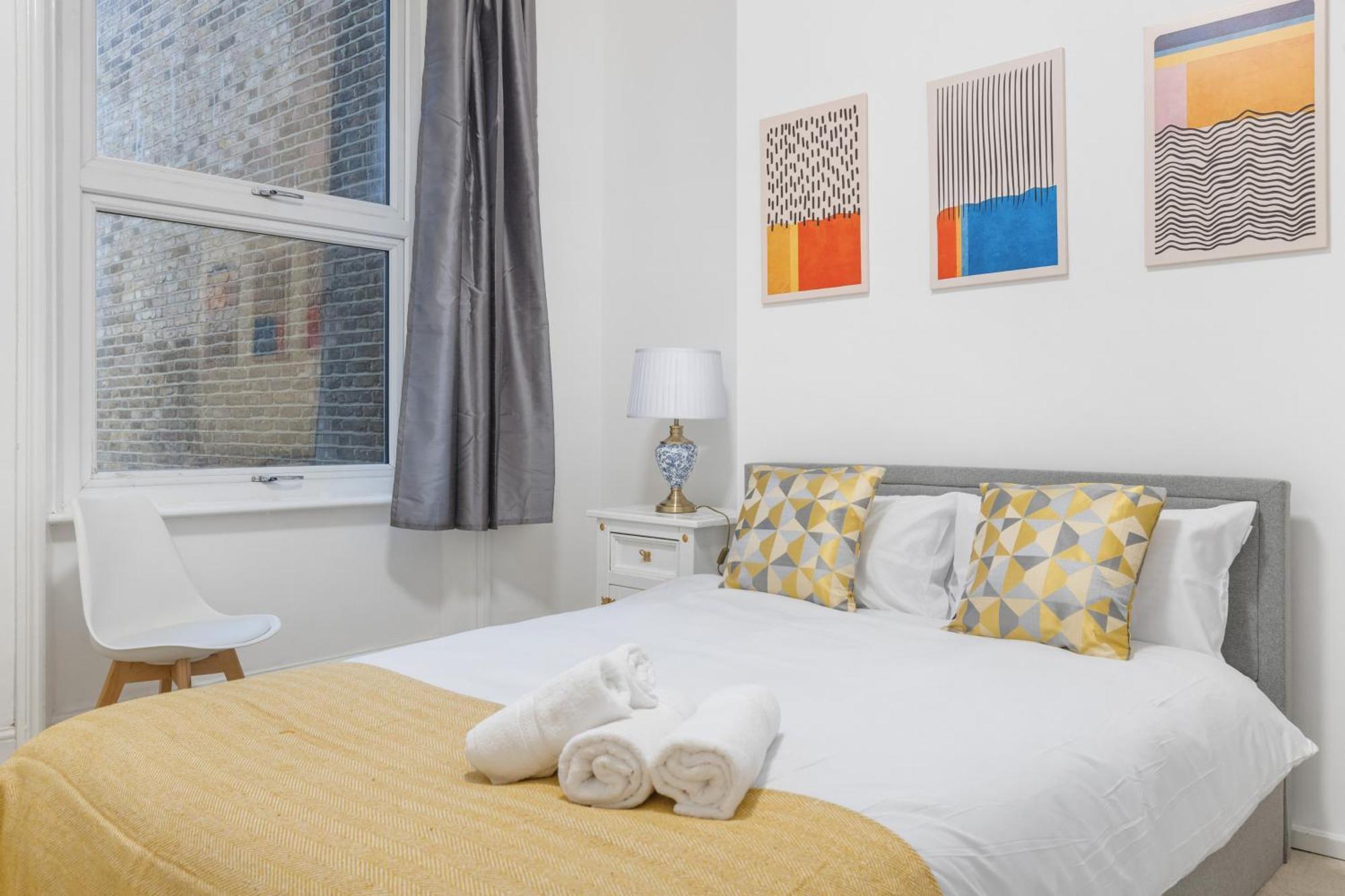 Modern 5-bedroom Fulham Flat - Sleeps 12 Apartment London