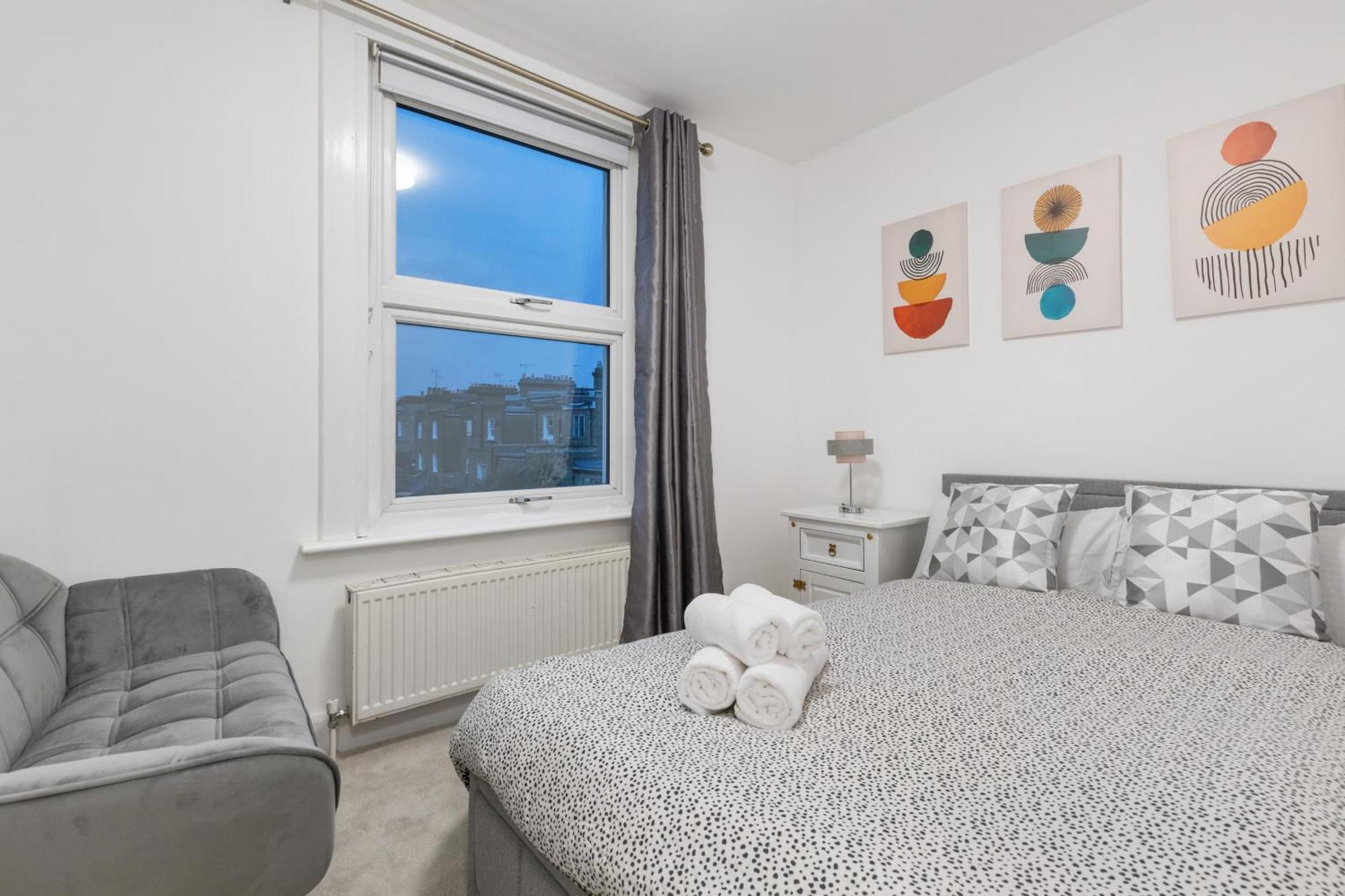 Apartment Modern 5-bedroom Fulham Flat - Sleeps 12