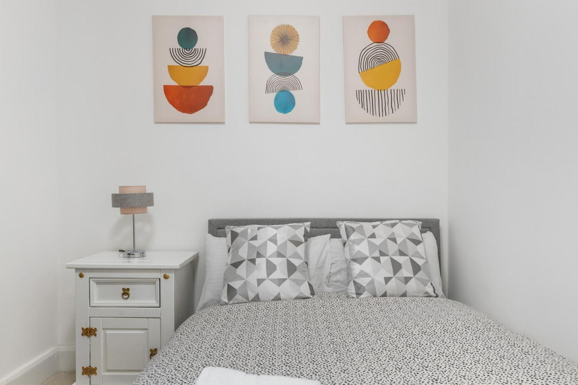 Modern 5-bedroom Fulham Flat - Sleeps 12 * London