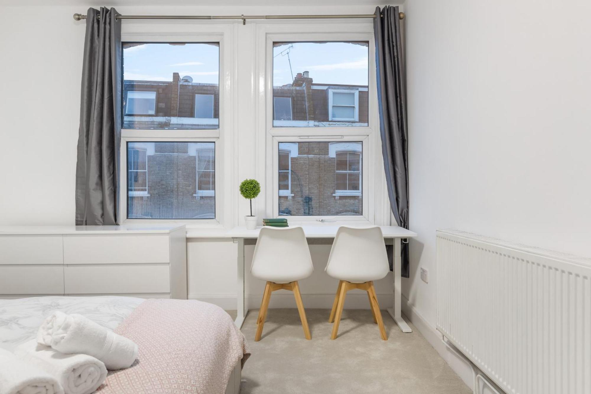 Modern 5-bedroom Fulham Flat - Sleeps 12