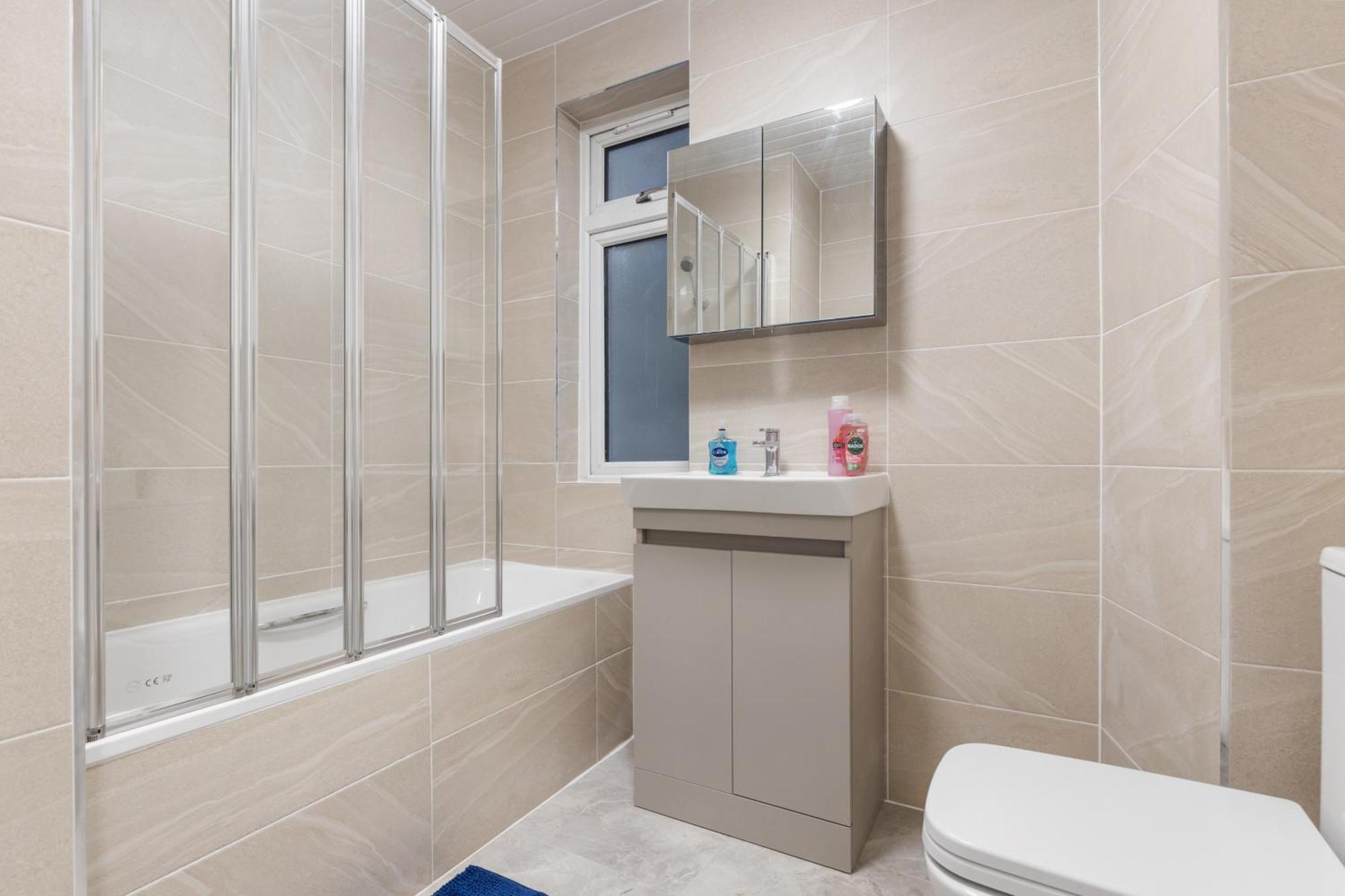 Modern 5-bedroom Fulham Flat - Sleeps 12