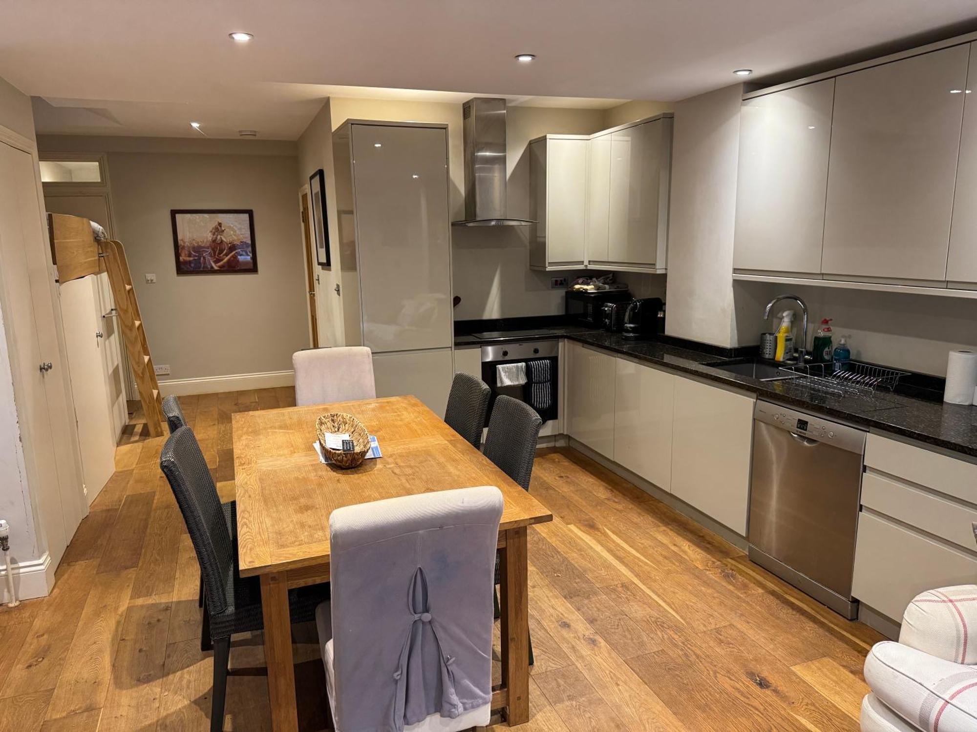 Spacious Flat With South Facing Garden Apartment