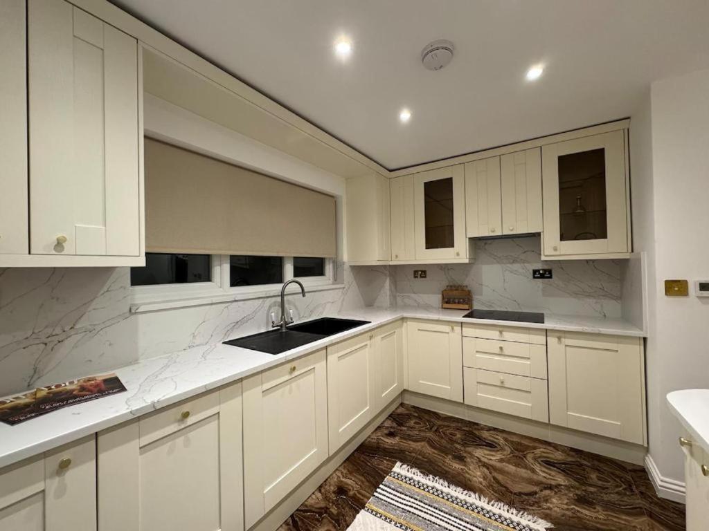 Spacious Flat Close To Wembley Stadium Apartment