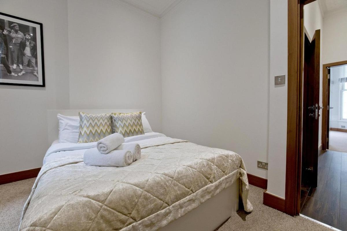 Charming 2-bed Holland Prk Rd London