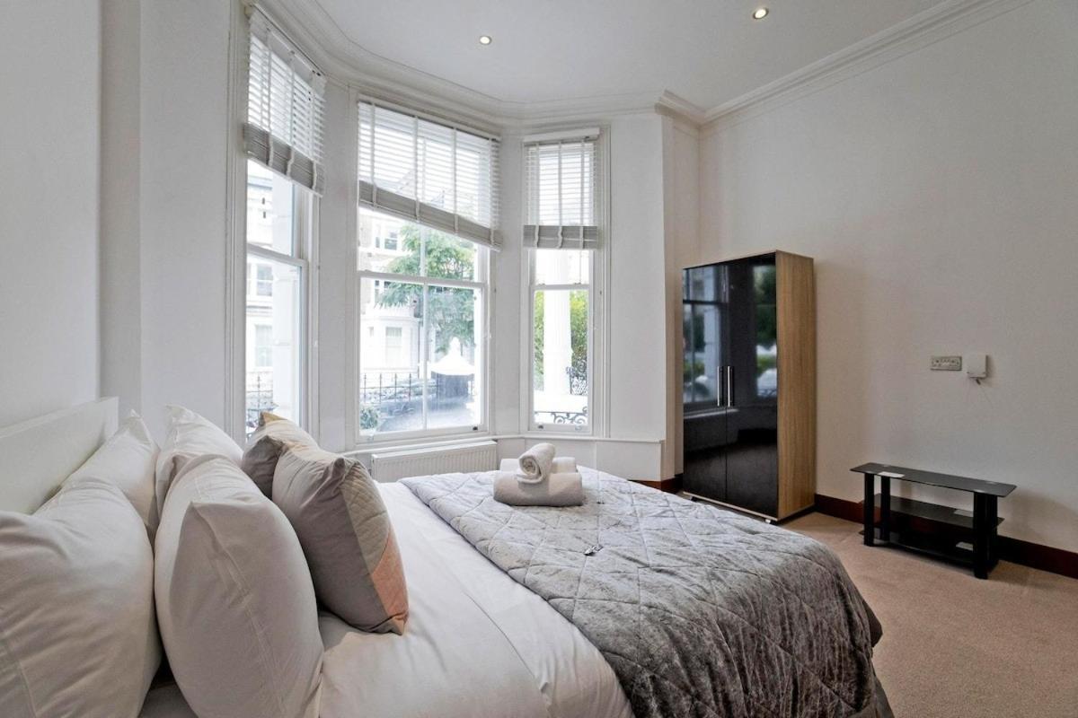 Charming 2-bed Holland Prk Rd Apartment London