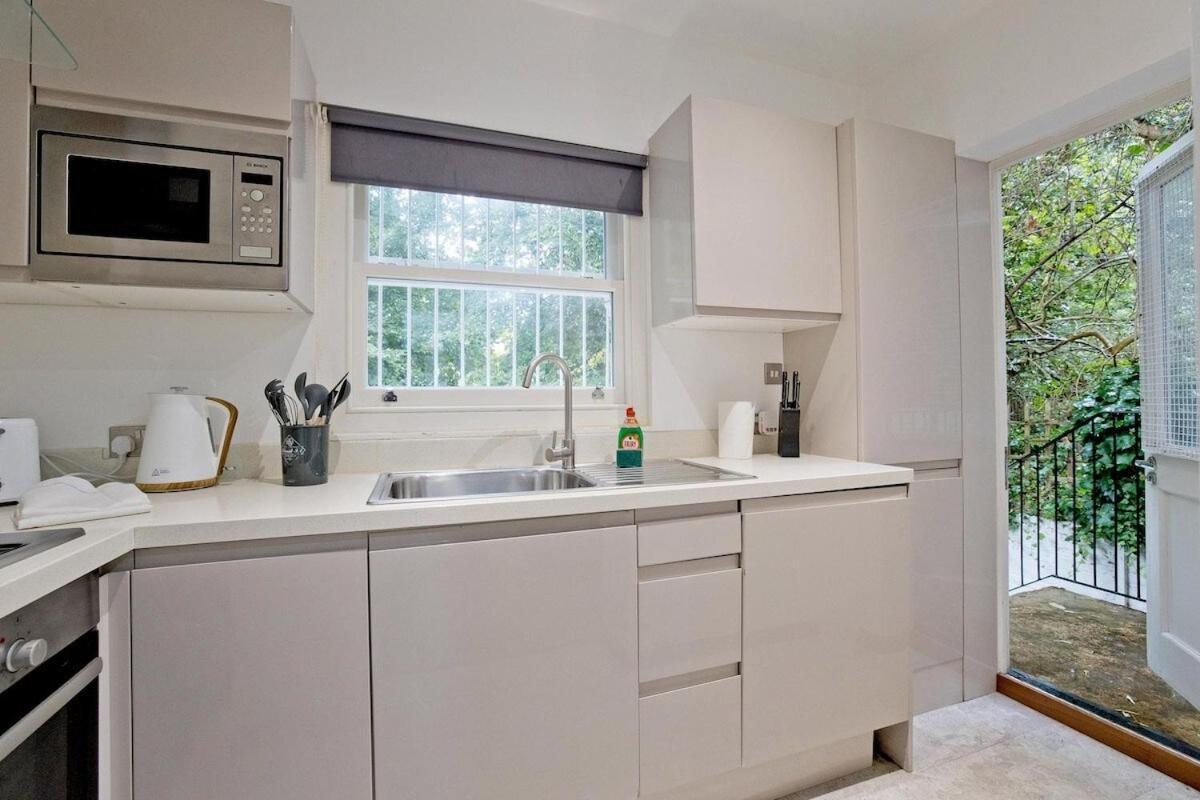 Charming 2-bed Holland Prk Rd * London