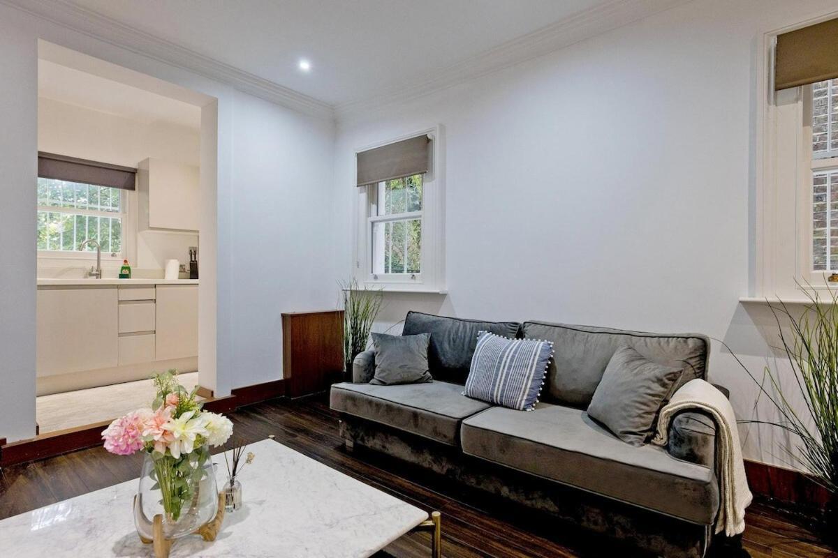 Charming 2-bed Holland Prk Rd