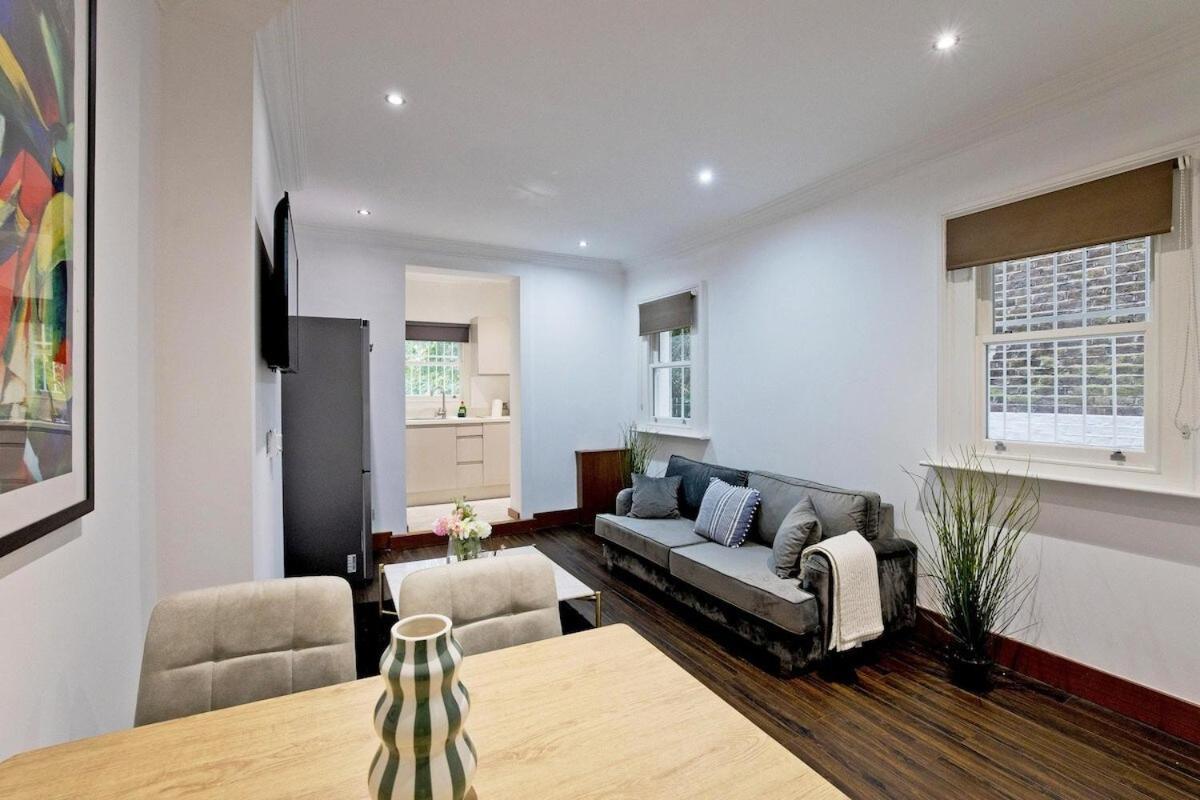 Charming 2-bed Holland Prk Rd Apartment