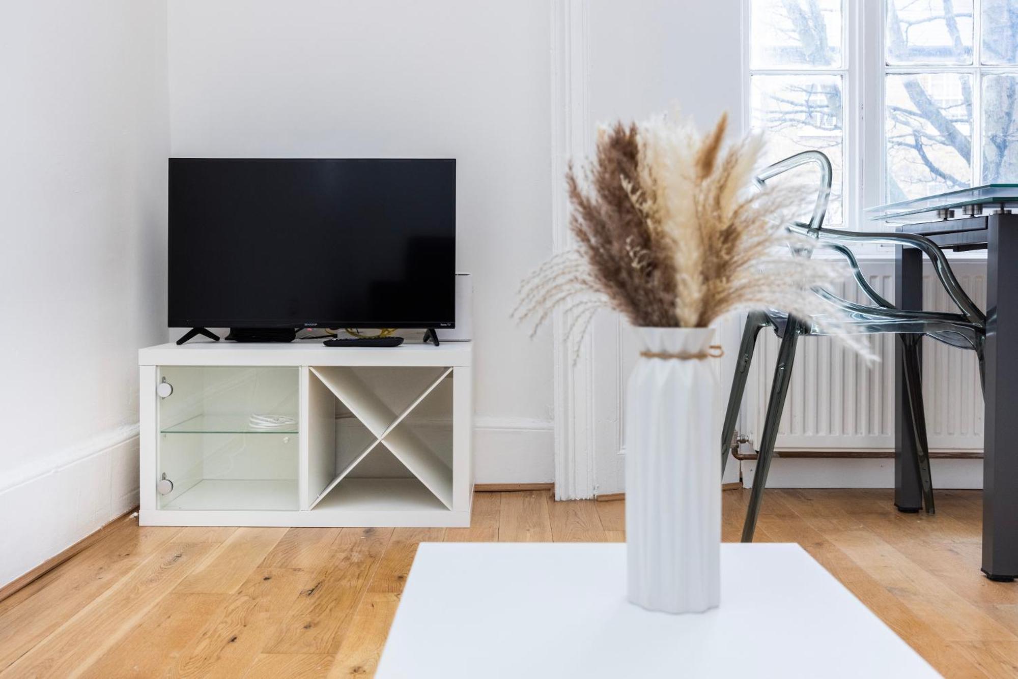 Spacious Islington Apartment *