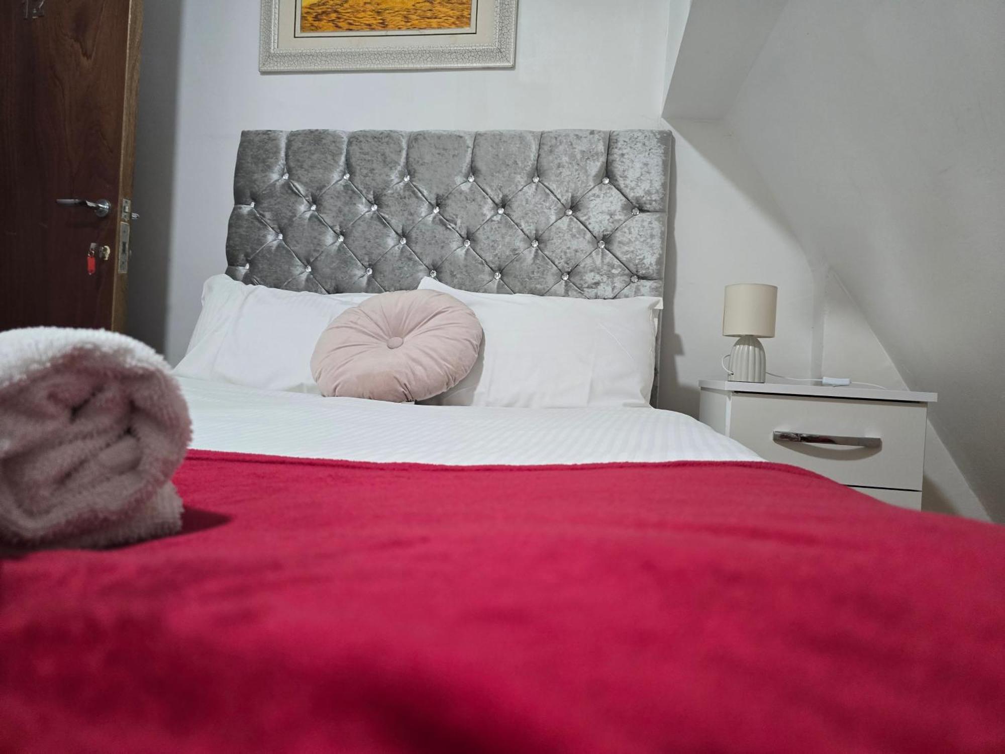 Tower Bridge Roomzzzz Bed & Breakfast London