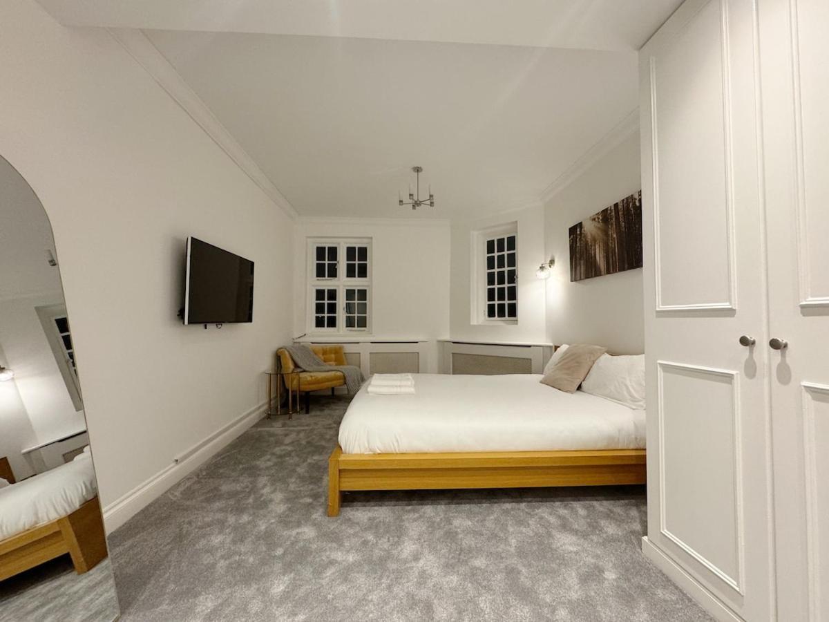Spacious Penthouse Near Baker St Apartment