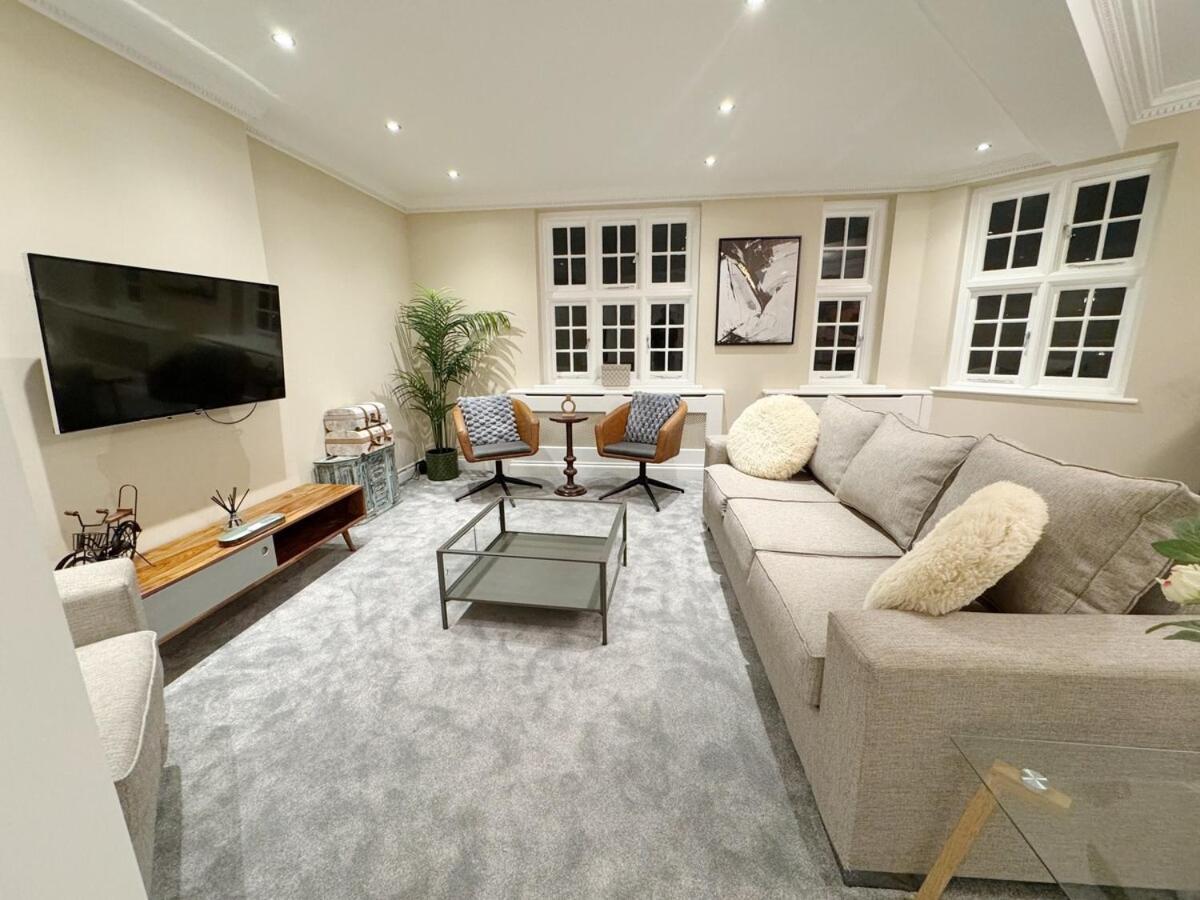 Spacious Penthouse Near Baker St