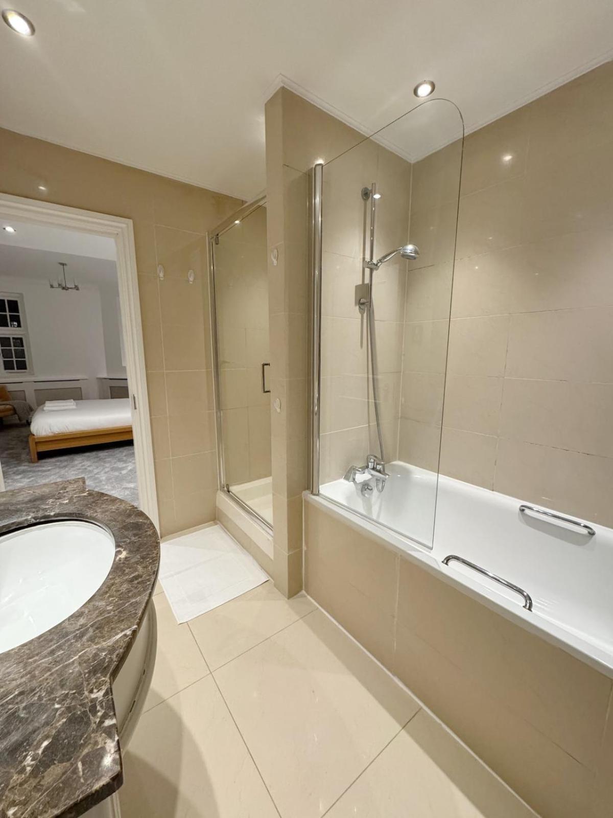 Spacious Penthouse Near Baker St *