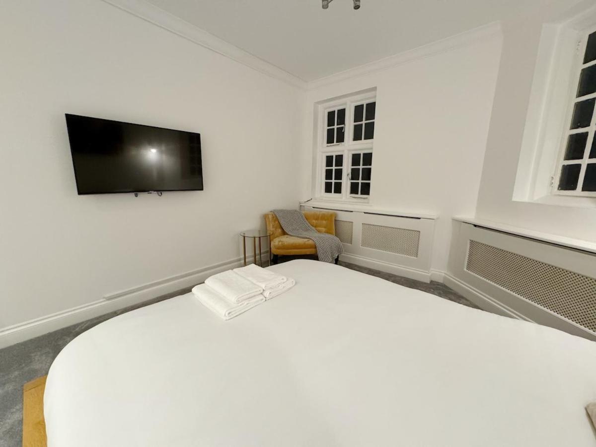 Spacious Penthouse Near Baker St *