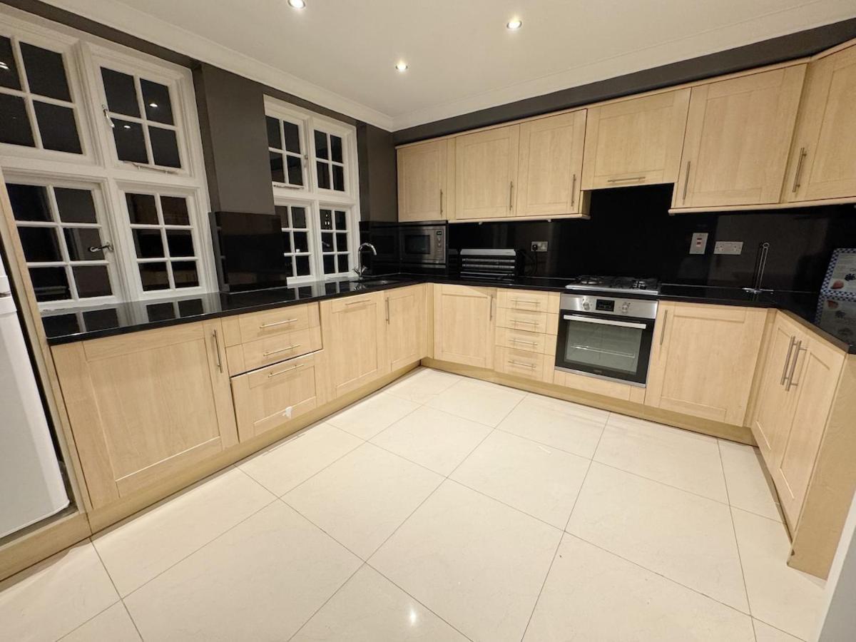 Spacious Penthouse Near Baker St