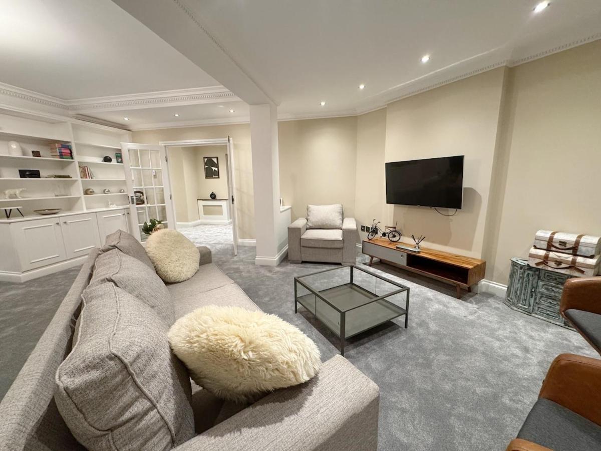Spacious Penthouse Near Baker St * London