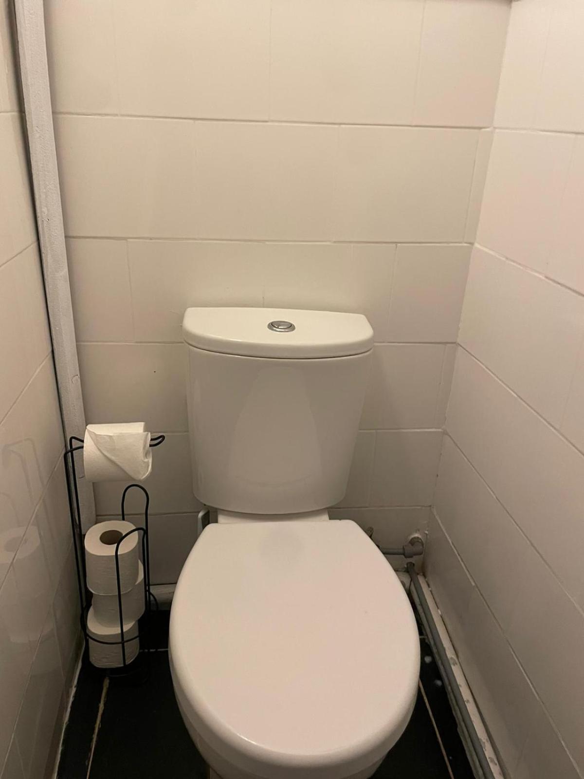 Gjestgiverier Cosy Double A Stones Throw From Wembley Stadium London