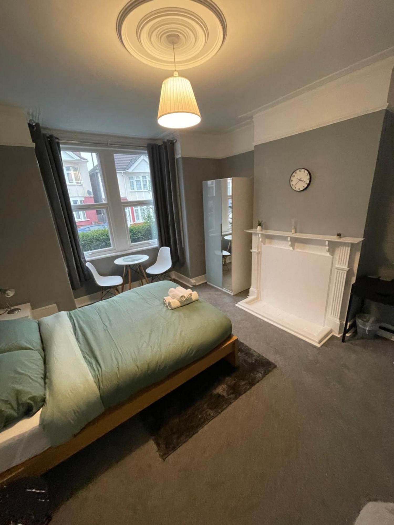 Cosy Double A Stones Throw From Wembley Stadium Gasthof London