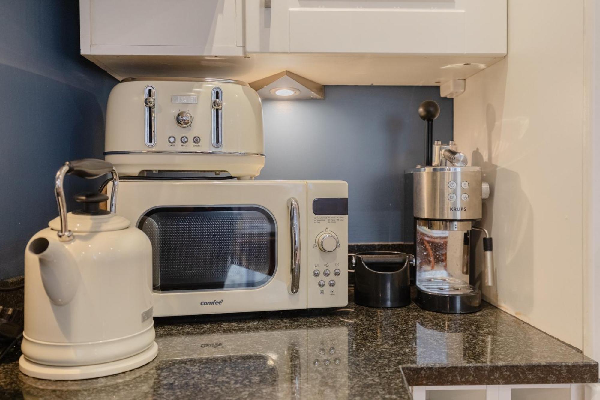 Beautifully Designed 1bd Flat Near Balham Station Apartment *