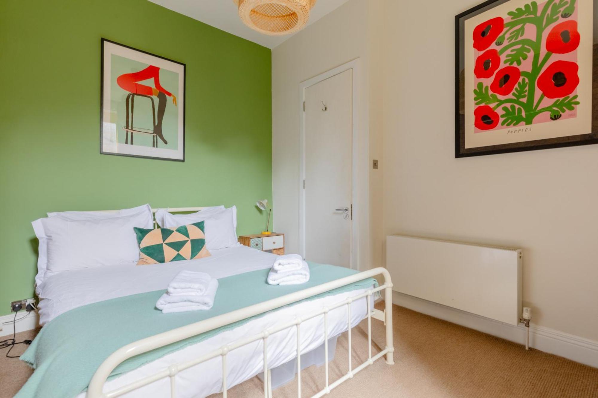 Period-chic 2bd Flat With Private Patio Apartment London