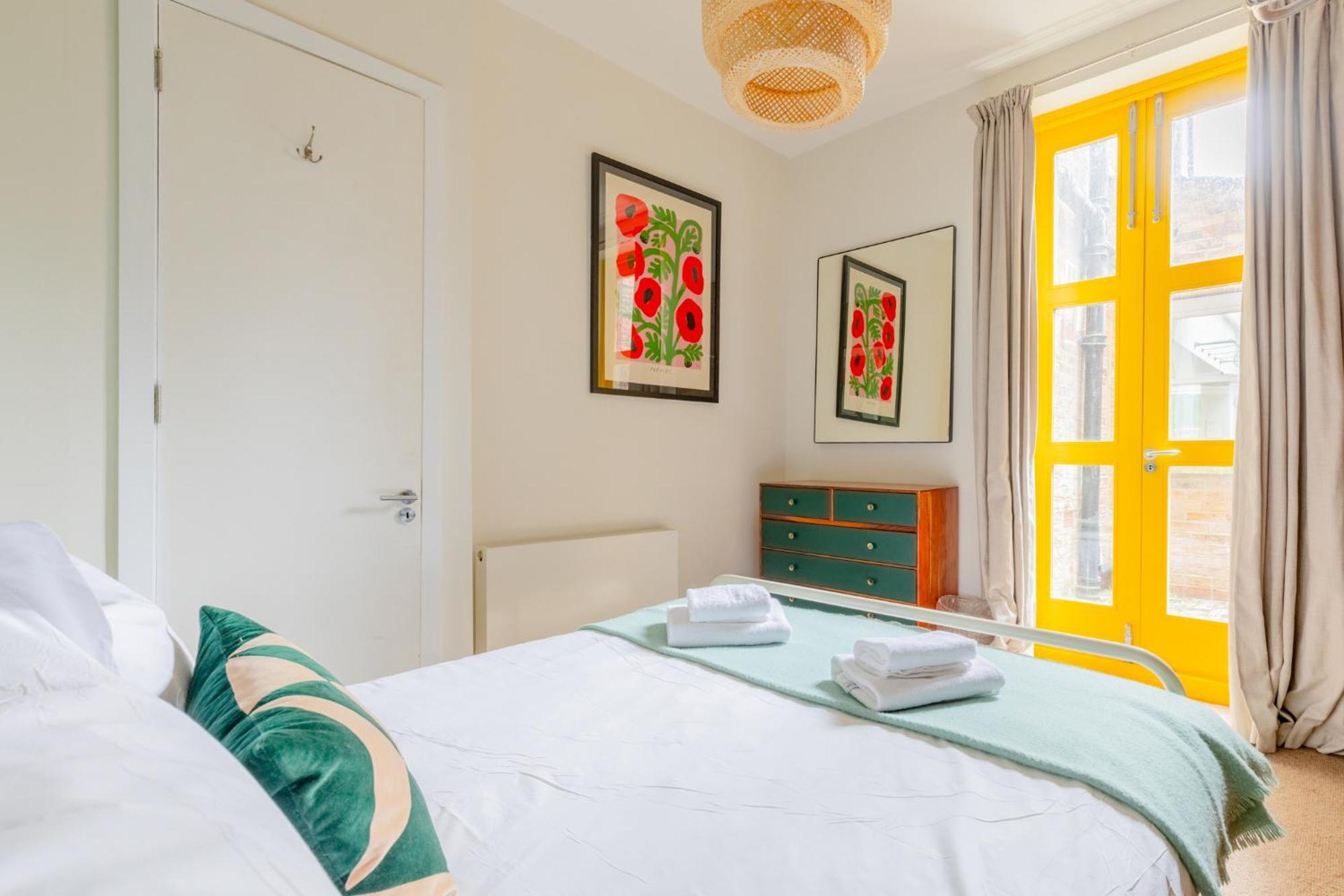 Apartment Period-chic 2bd Flat With Private Patio