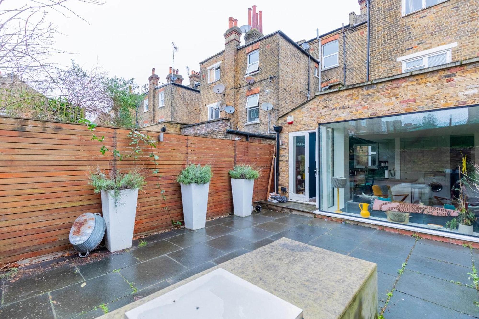 Apartment Period-chic 2bd Flat With Private Patio *