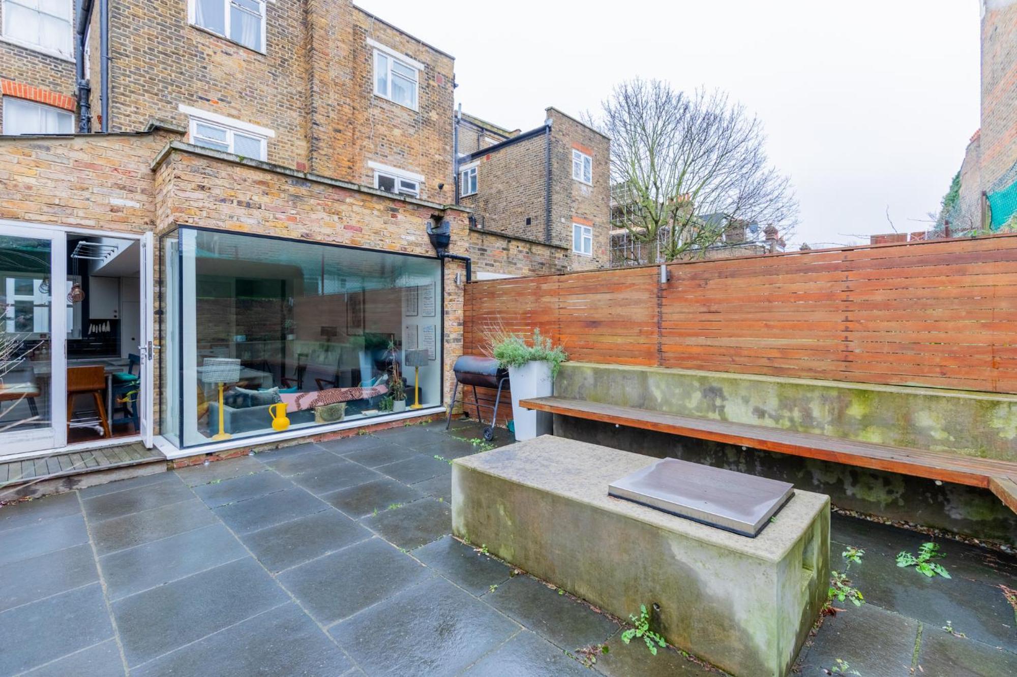 Period-chic 2bd Flat With Private Patio * London