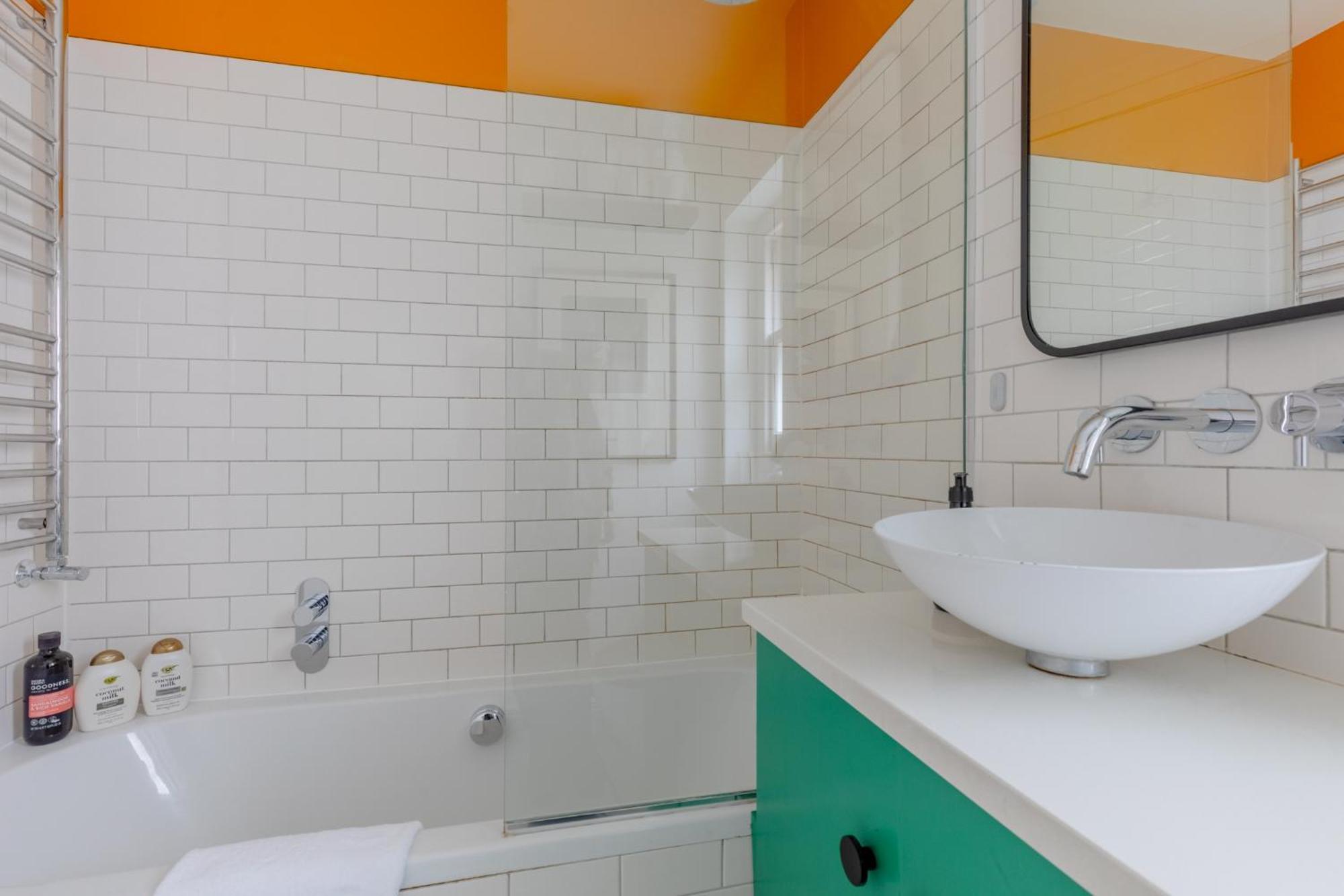 Apartment Period-chic 2bd Flat With Private Patio London