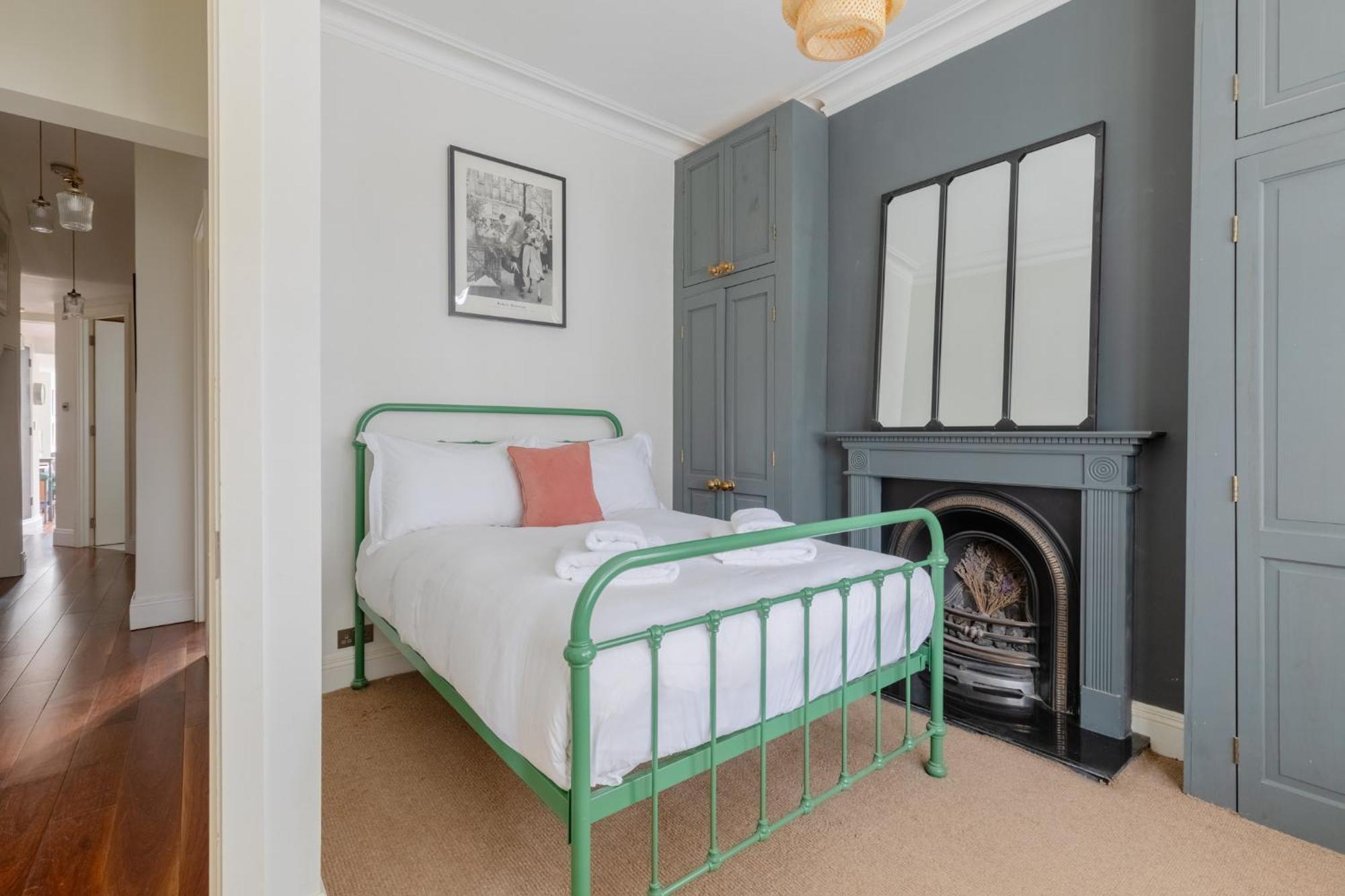 Period-chic 2bd Flat With Private Patio * London