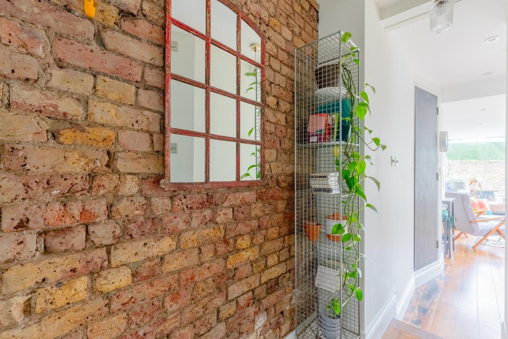 Period-chic 2bd Flat With Private Patio Apartment London