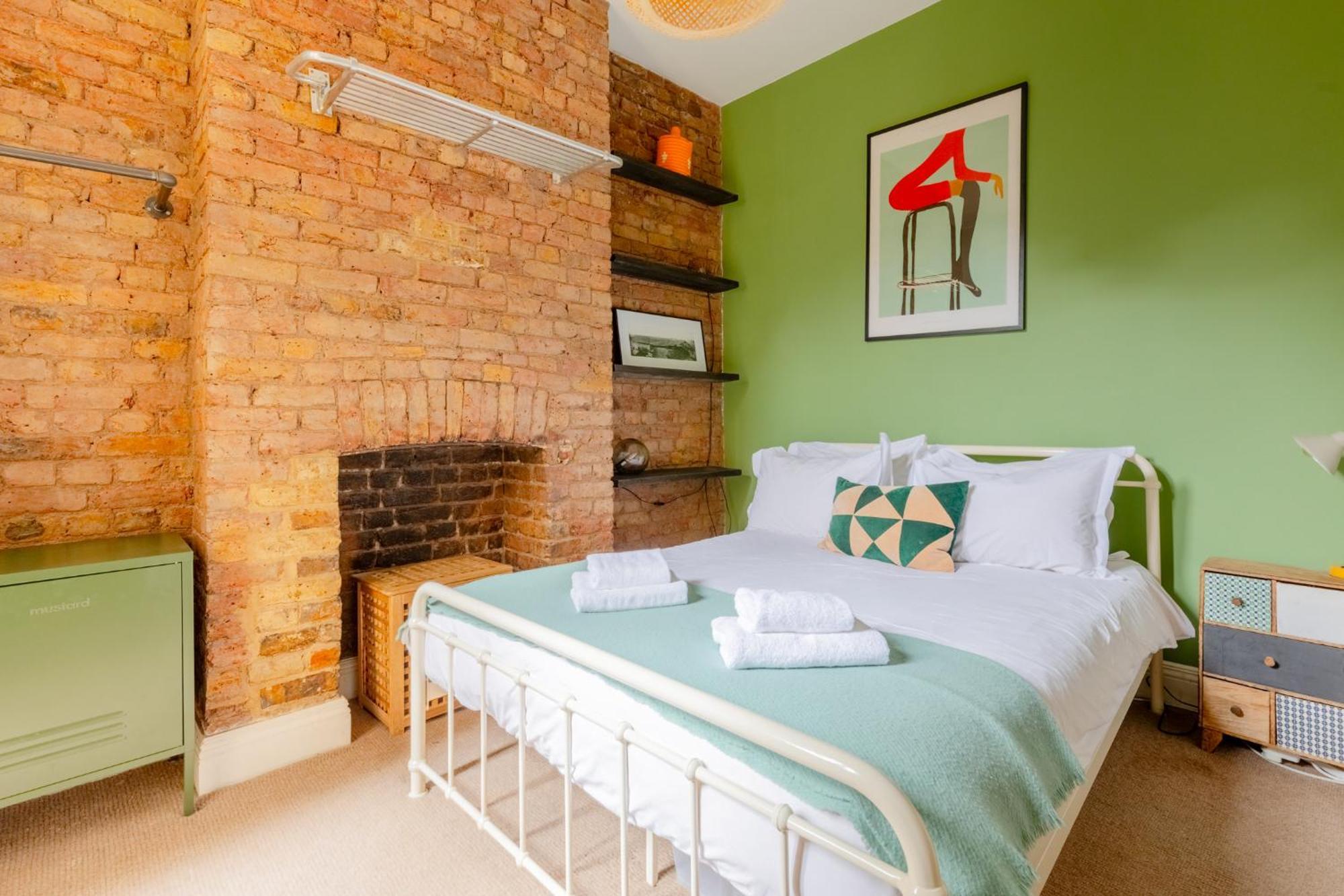 Period-chic 2bd Flat With Private Patio * London