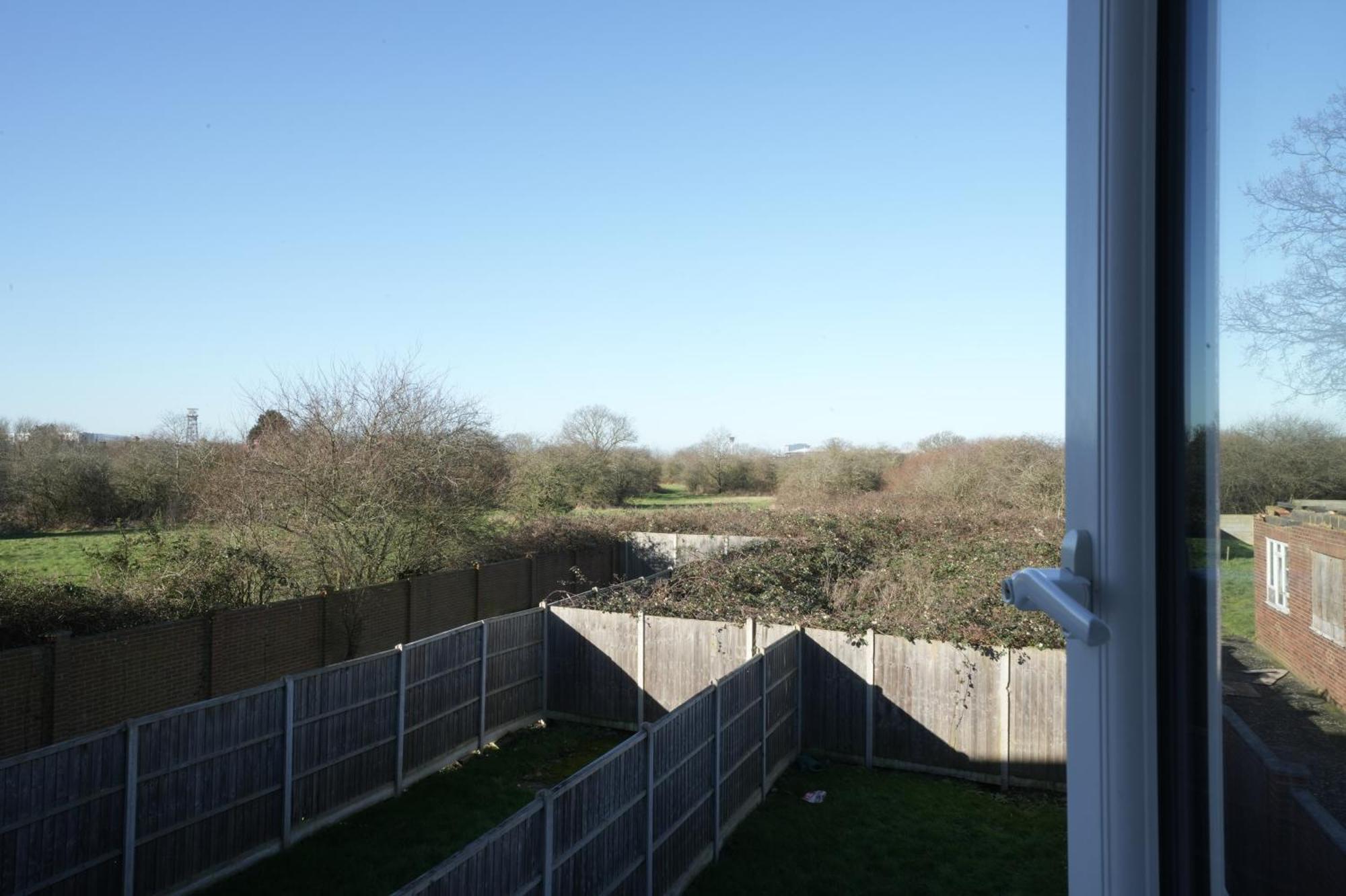 Apartment Hatton Apartments: Airport-adjacent With Free Parking And Underground Access *