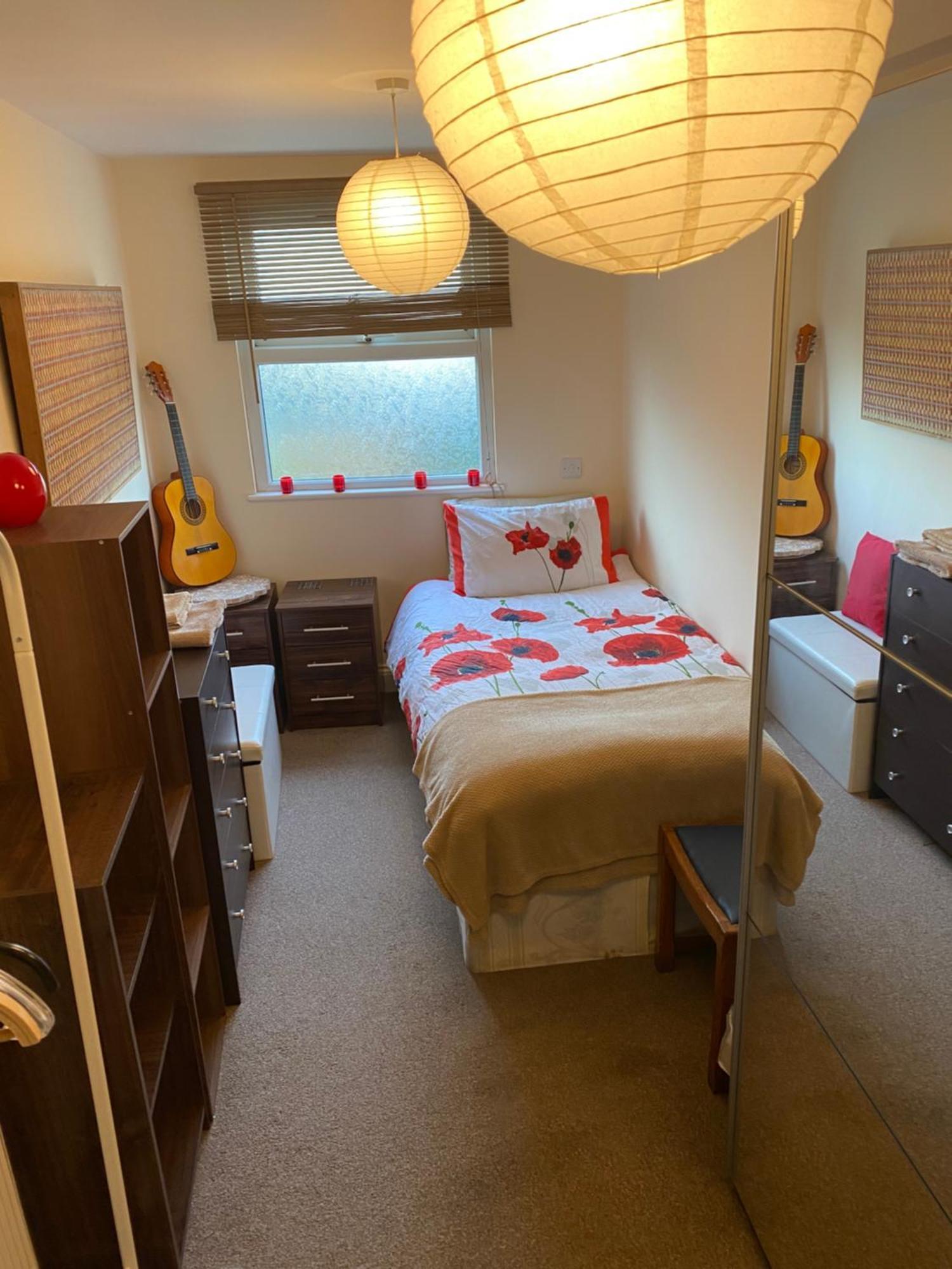 Vakantiehuis 35 Mins To London. 3 Bedrooms. 2 Bathrooms With Garden Londen