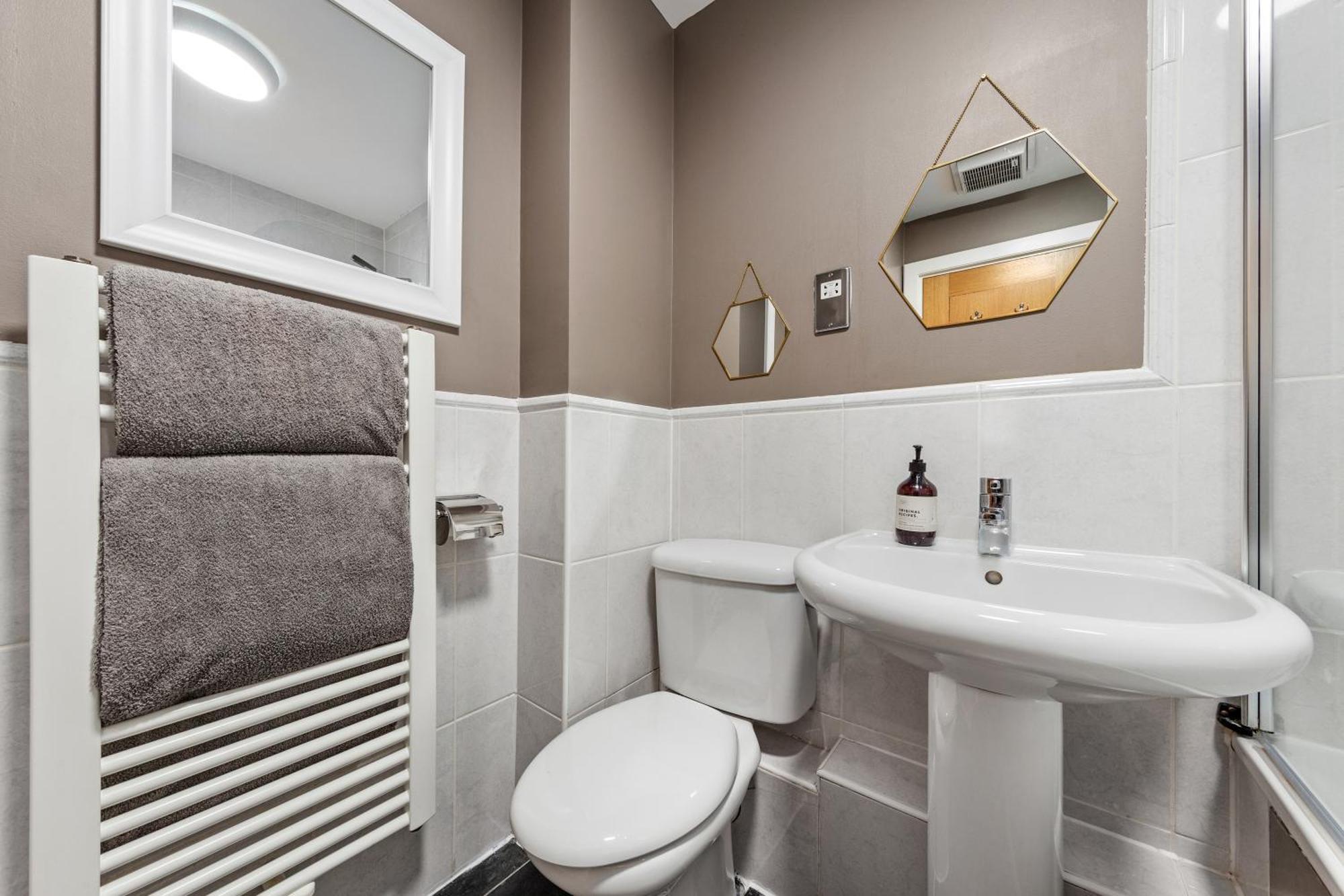 St, George Wharf Vauxhall Bridge Large 2bedrooms With River View Panoramic Balcony Londen