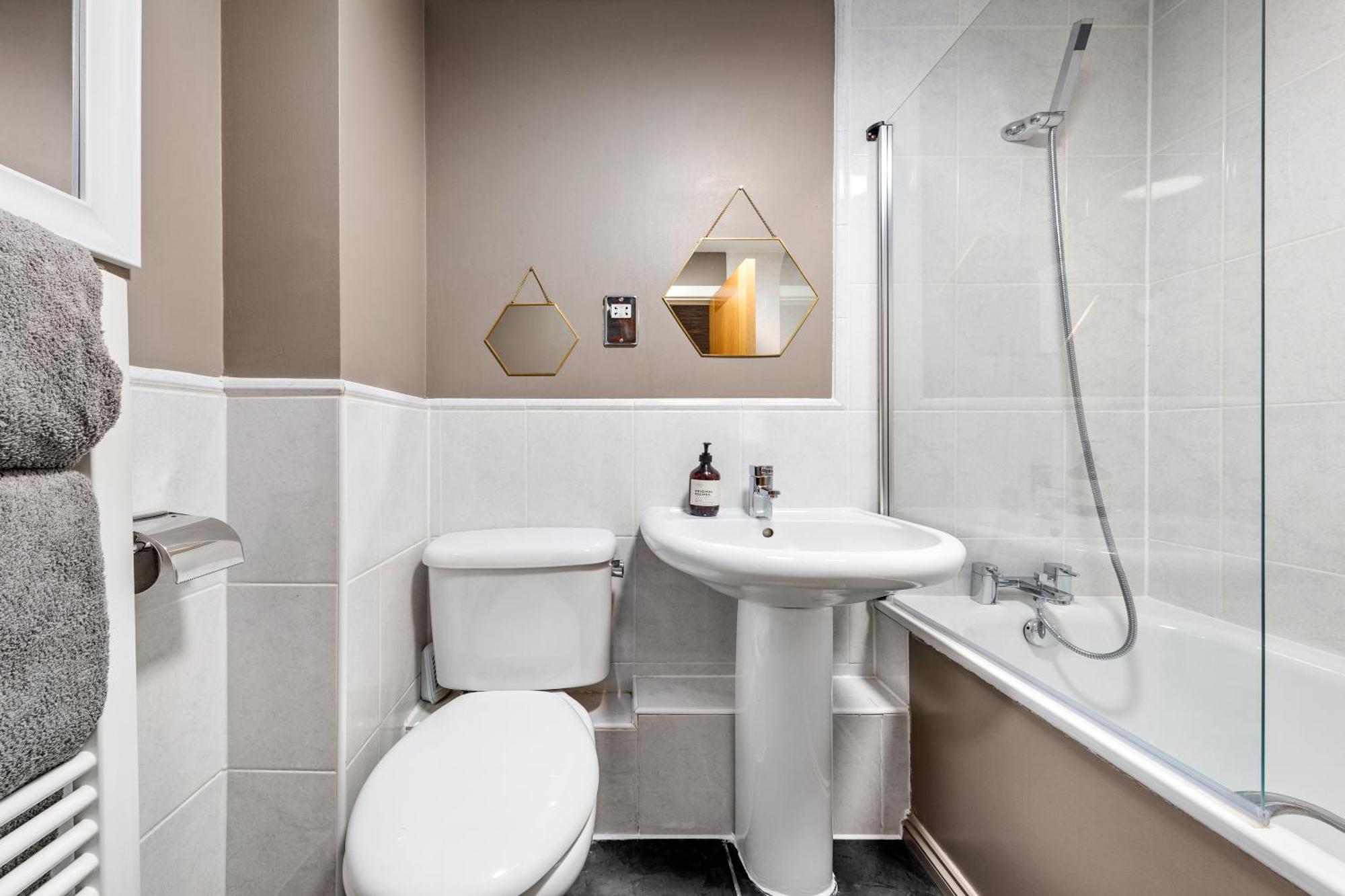 St, George Wharf Vauxhall Bridge Large 2bedrooms With River View Panoramic Balcony Appartement *