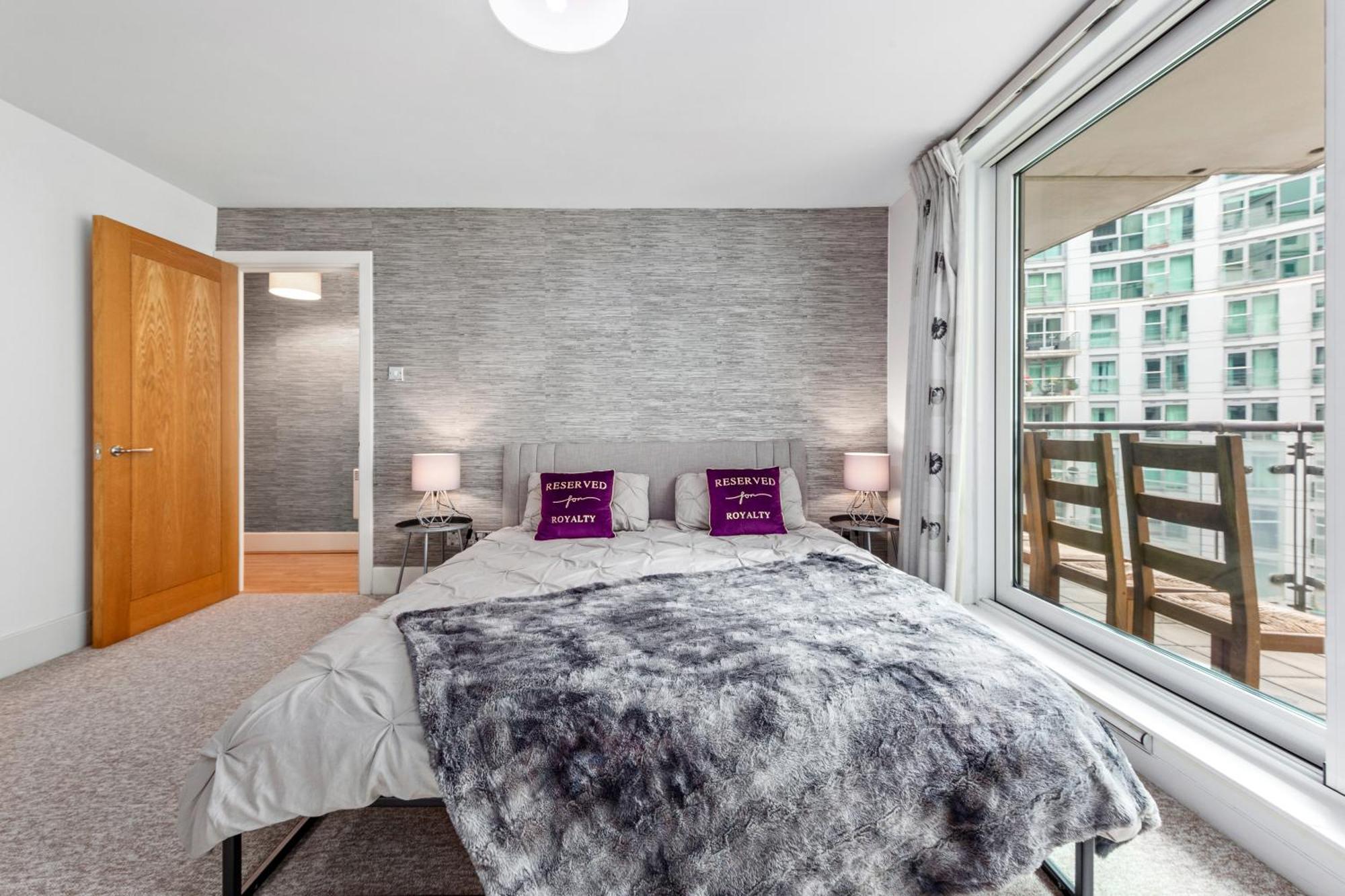 St, George Wharf Vauxhall Bridge Large 2bedrooms With River View Panoramic Balcony Londen