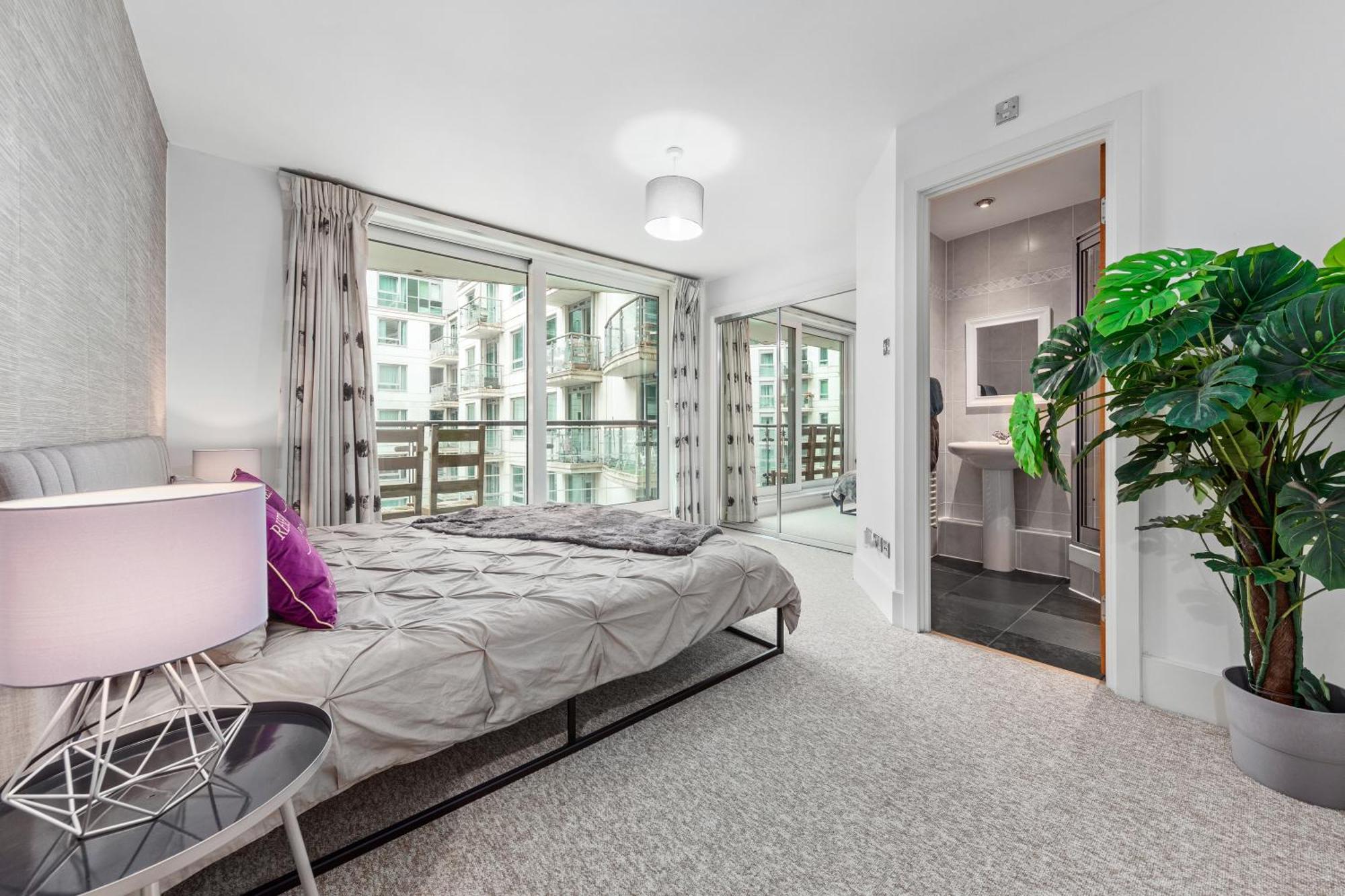 St, George Wharf Vauxhall Bridge Large 2bedrooms With River View Panoramic Balcony