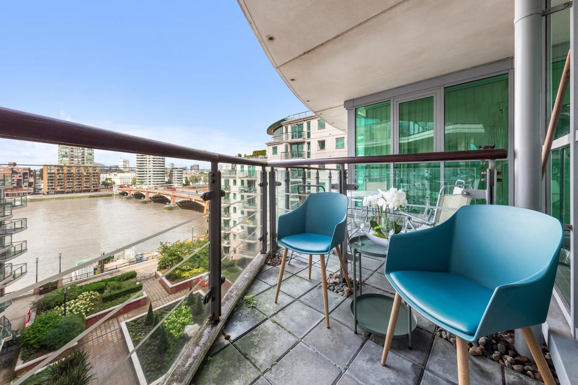 St, George Wharf Vauxhall Bridge Large 2bedrooms With River View Panoramic Balcony Londen