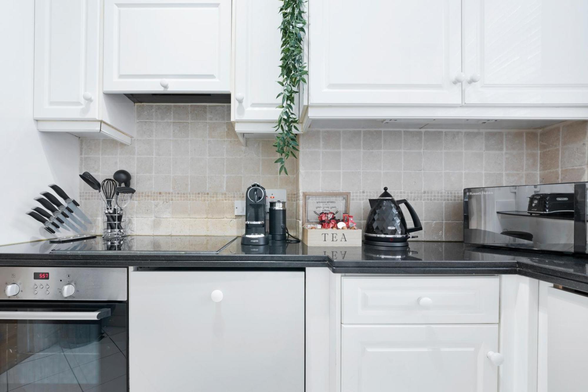 2 Bed Apartment- Mayfair 1 Apartment London