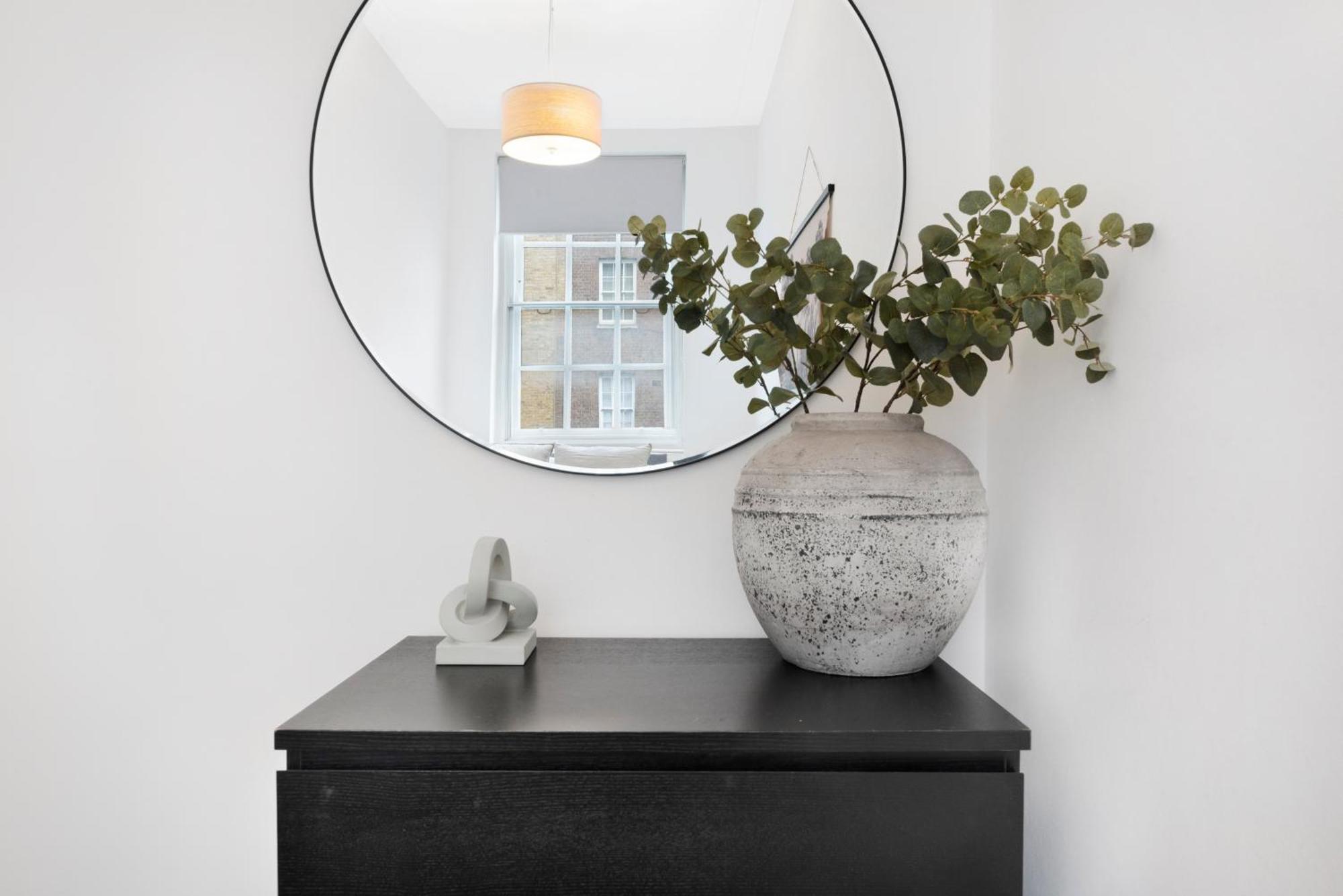Apartment 2 Bed Apartment- Mayfair 1 London