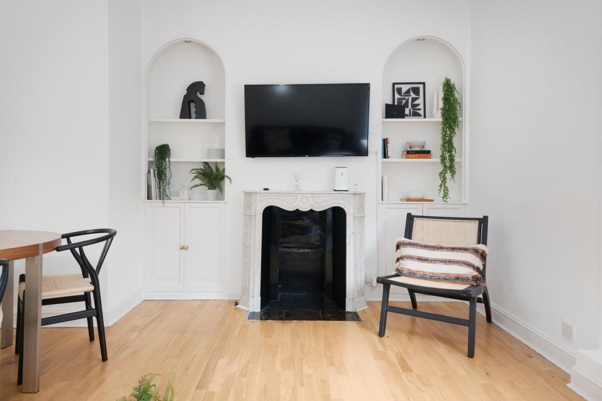 2 Bed Apartment- Mayfair 1 Apartment London
