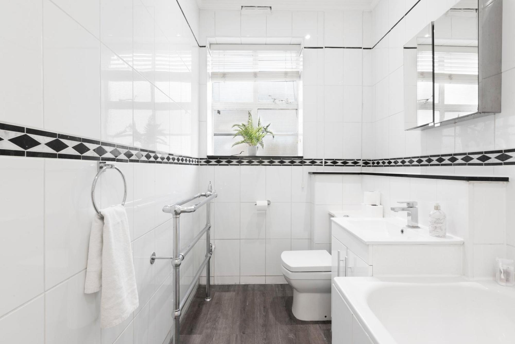 Apartment 2 Bed Apartment- Mayfair 1 London