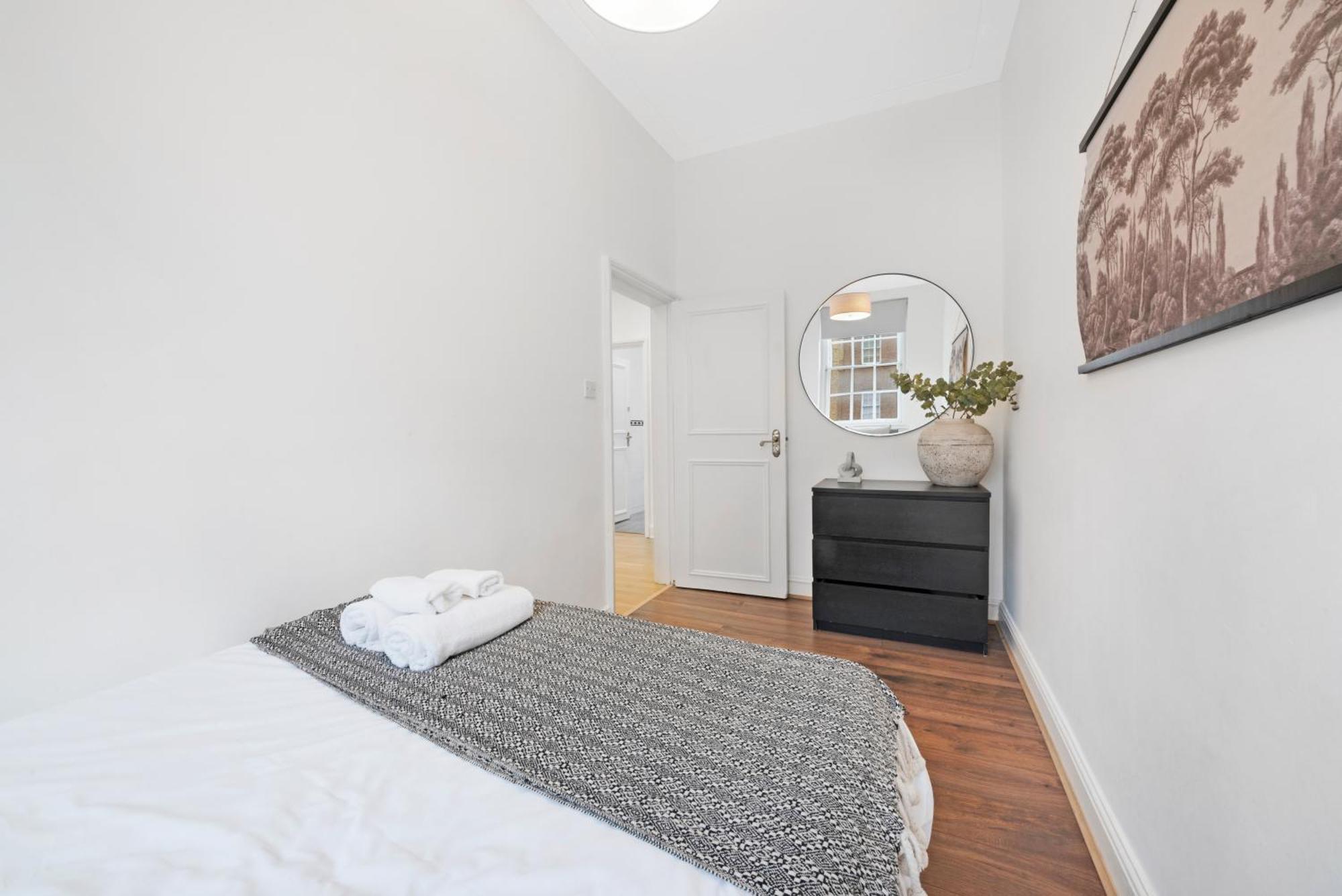 2 Bed Apartment- Mayfair 1 * London