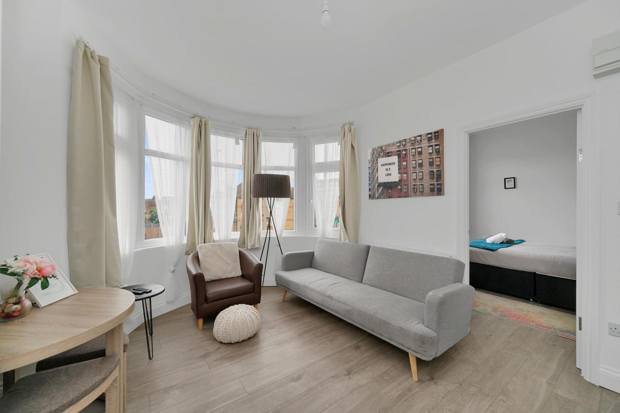Leilighet Startlet - On Elizabeth Line With Free Parking London