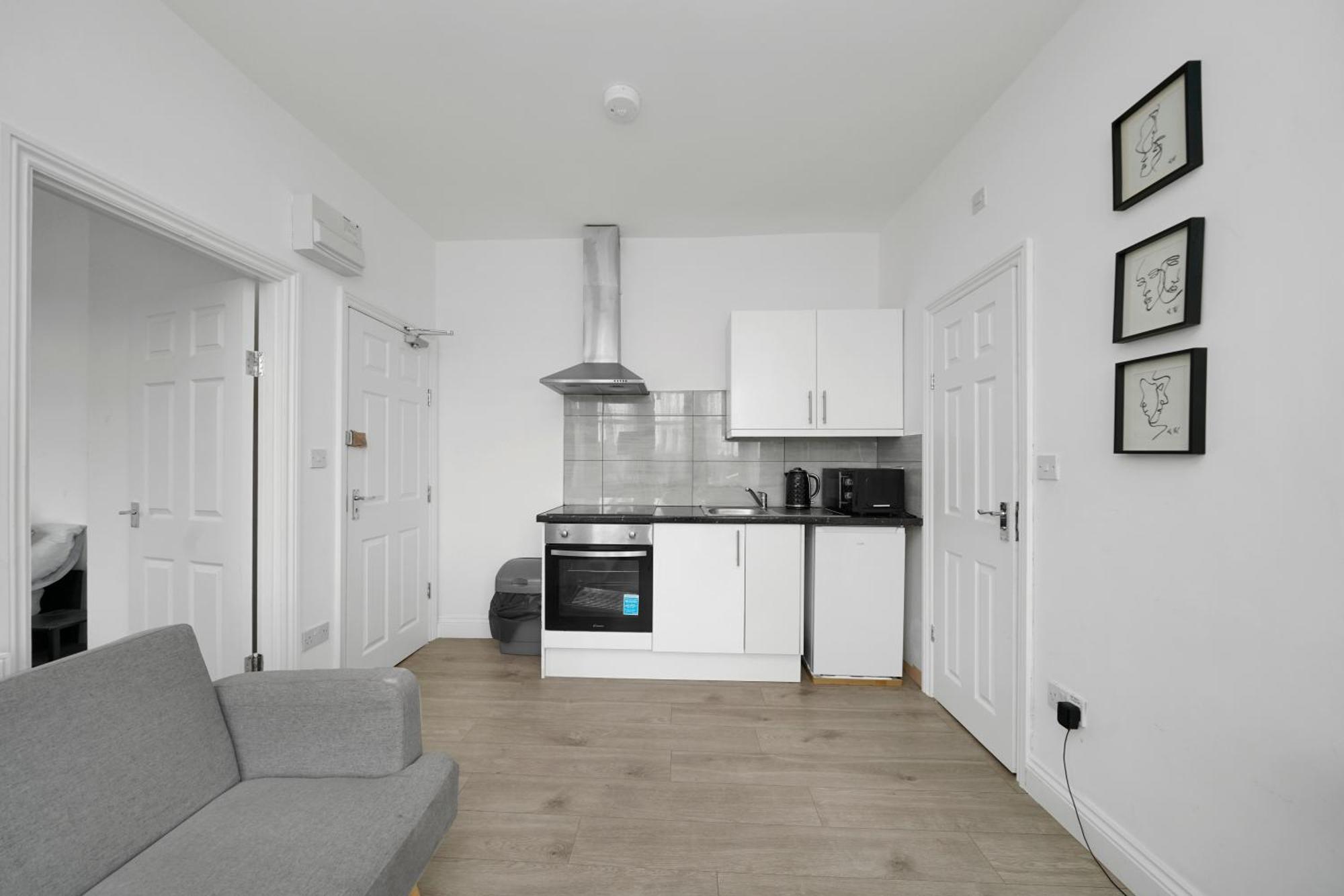 Leilighet Startlet - On Elizabeth Line With Free Parking London
