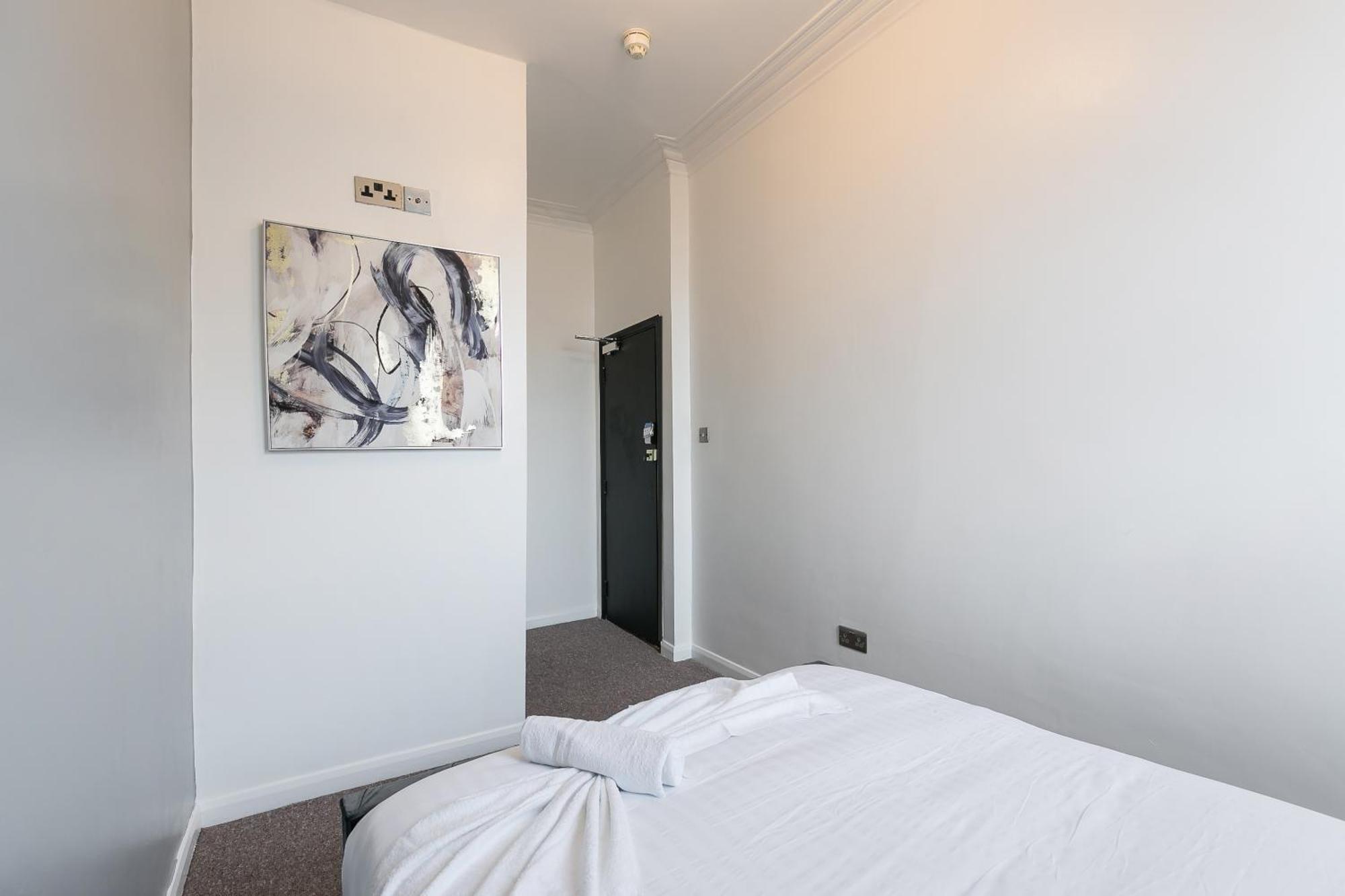 Hostel King Cross Collective - By Aura Londen