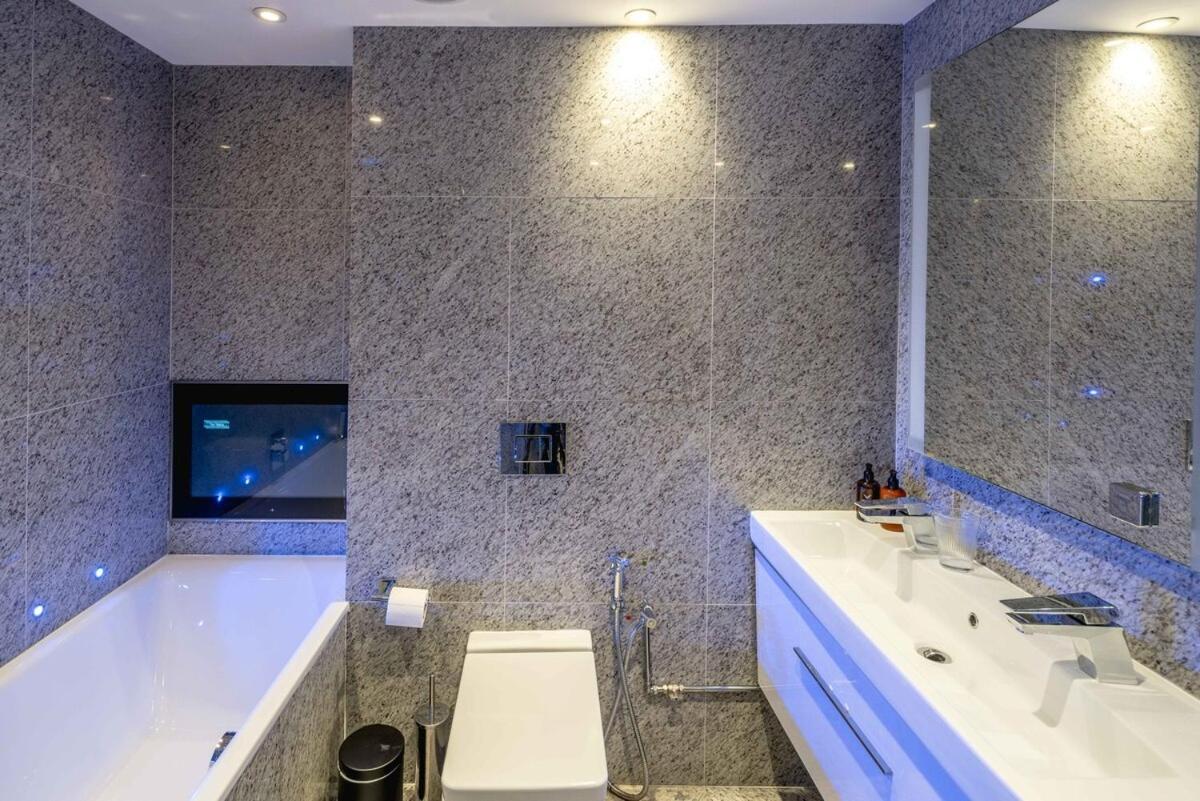 -air Con- Luxury Townhouse - High St Kensington! * London