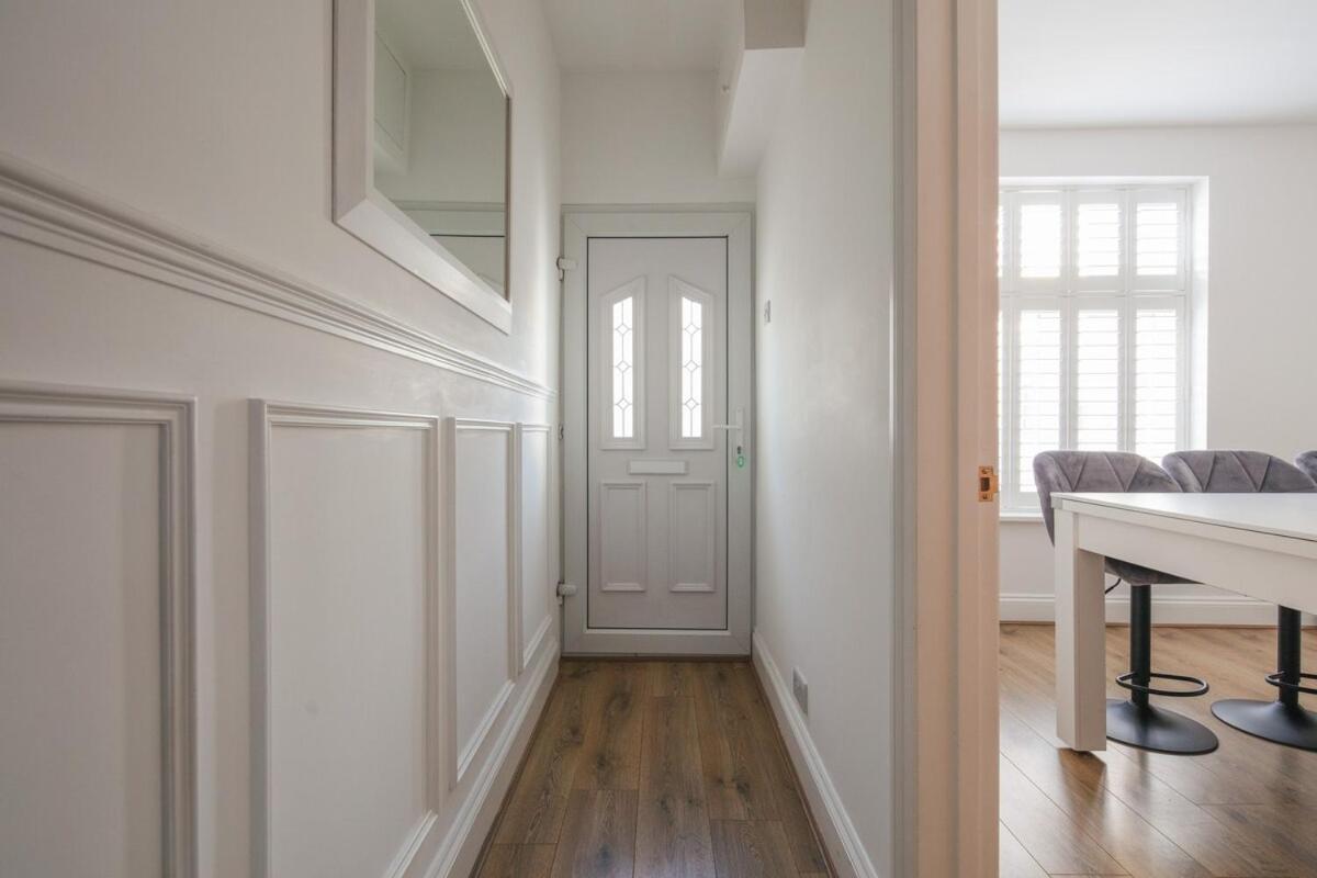 Spacious 3 Bedroom With Ps5 And Pool Table Near O2 Arena Canary Wharf And Elizabeth Line To * London