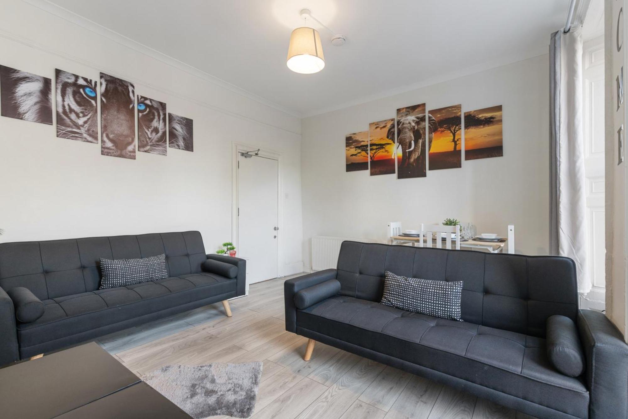 Holiday home Escape - Spacious 4 Bedroom House London