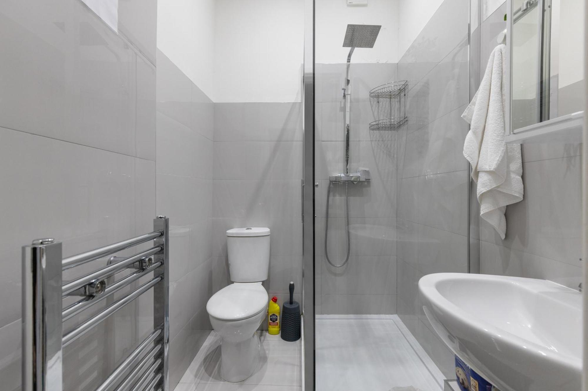 Escape - Spacious 4 Bedroom House *